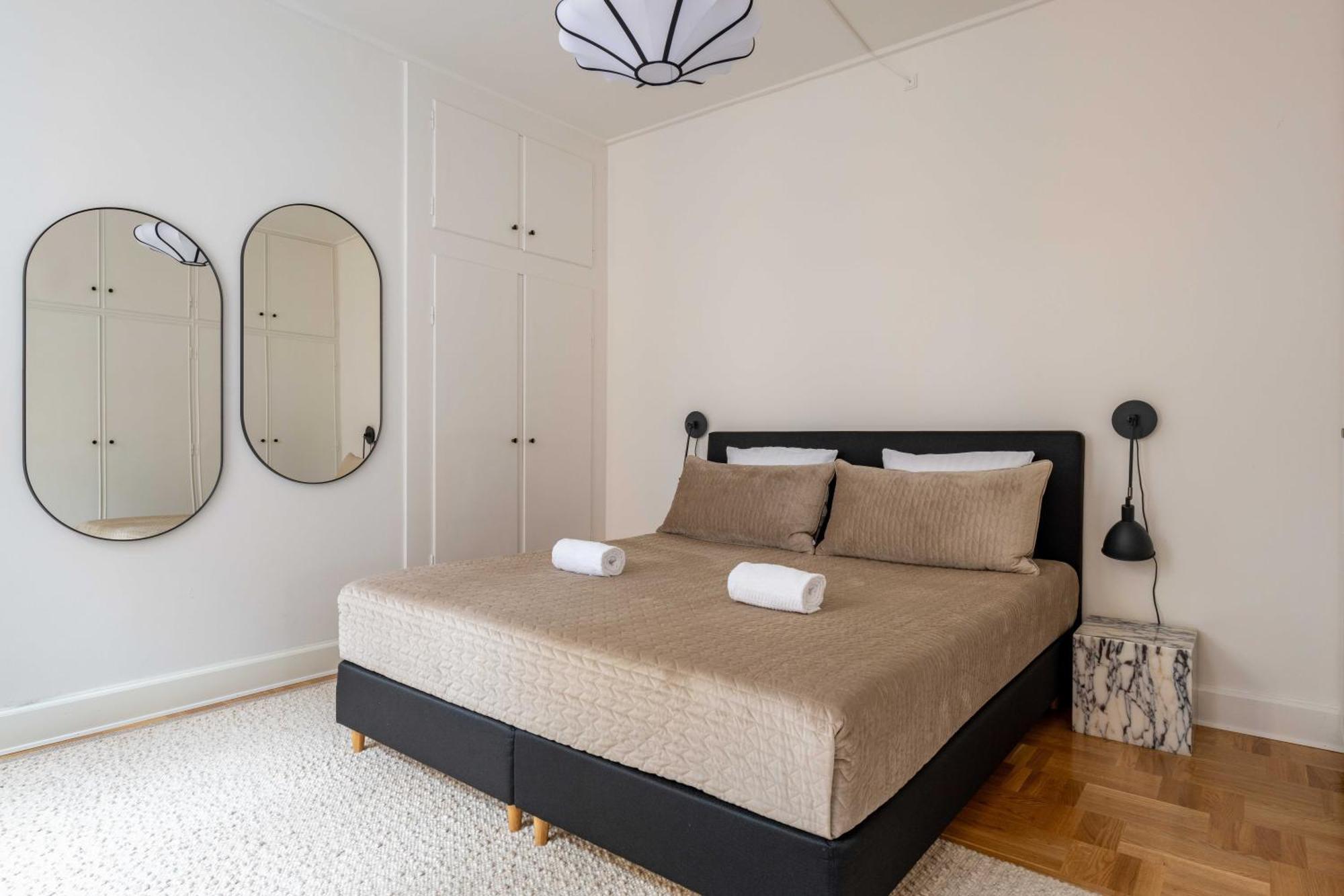 Lejlighed Rare 4br W Unique Details In Cph København
