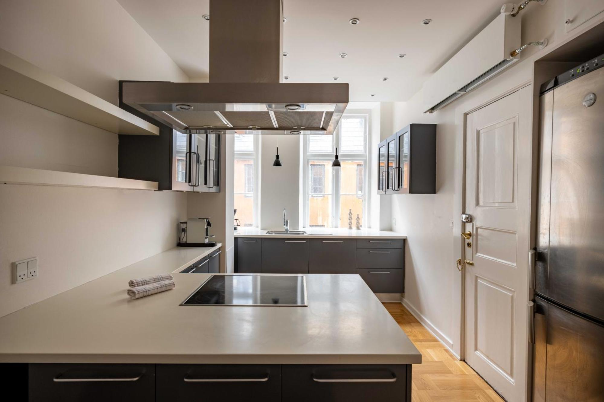 Lejlighed Rare 4br W Unique Details In Cph