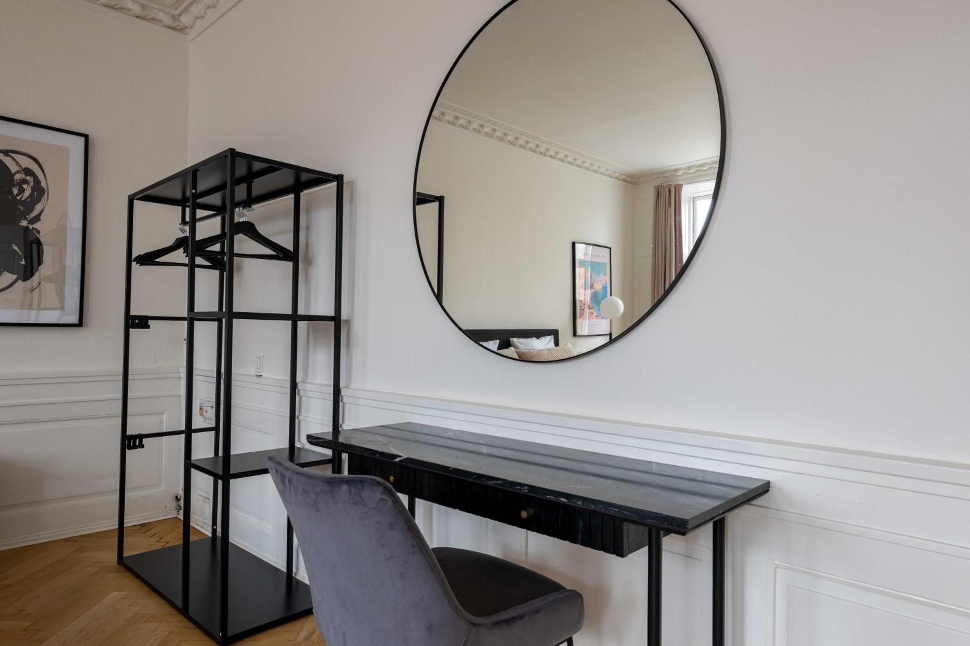 Lejlighed Rare 4br W Unique Details In Cph København