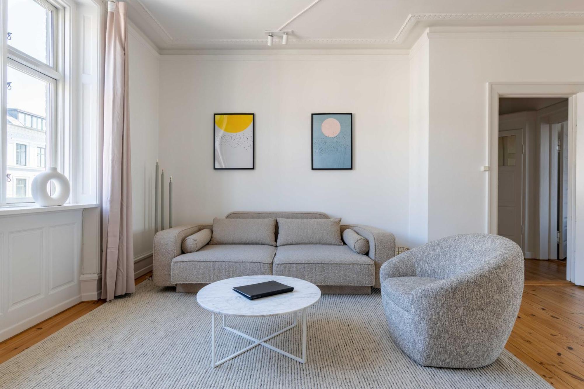 Huoneisto Spacious 3 Bedroom Apartment In Peaceful Area *