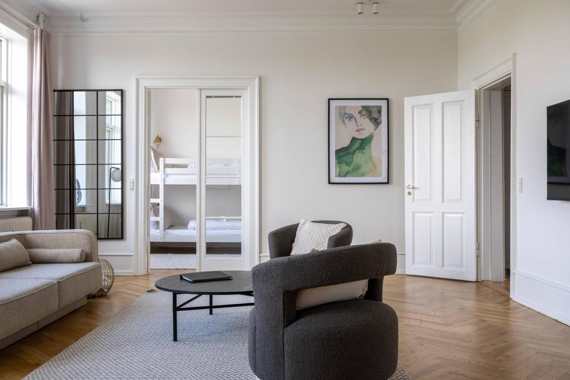 Apartment 3 Bedroom In Lovely Area *
