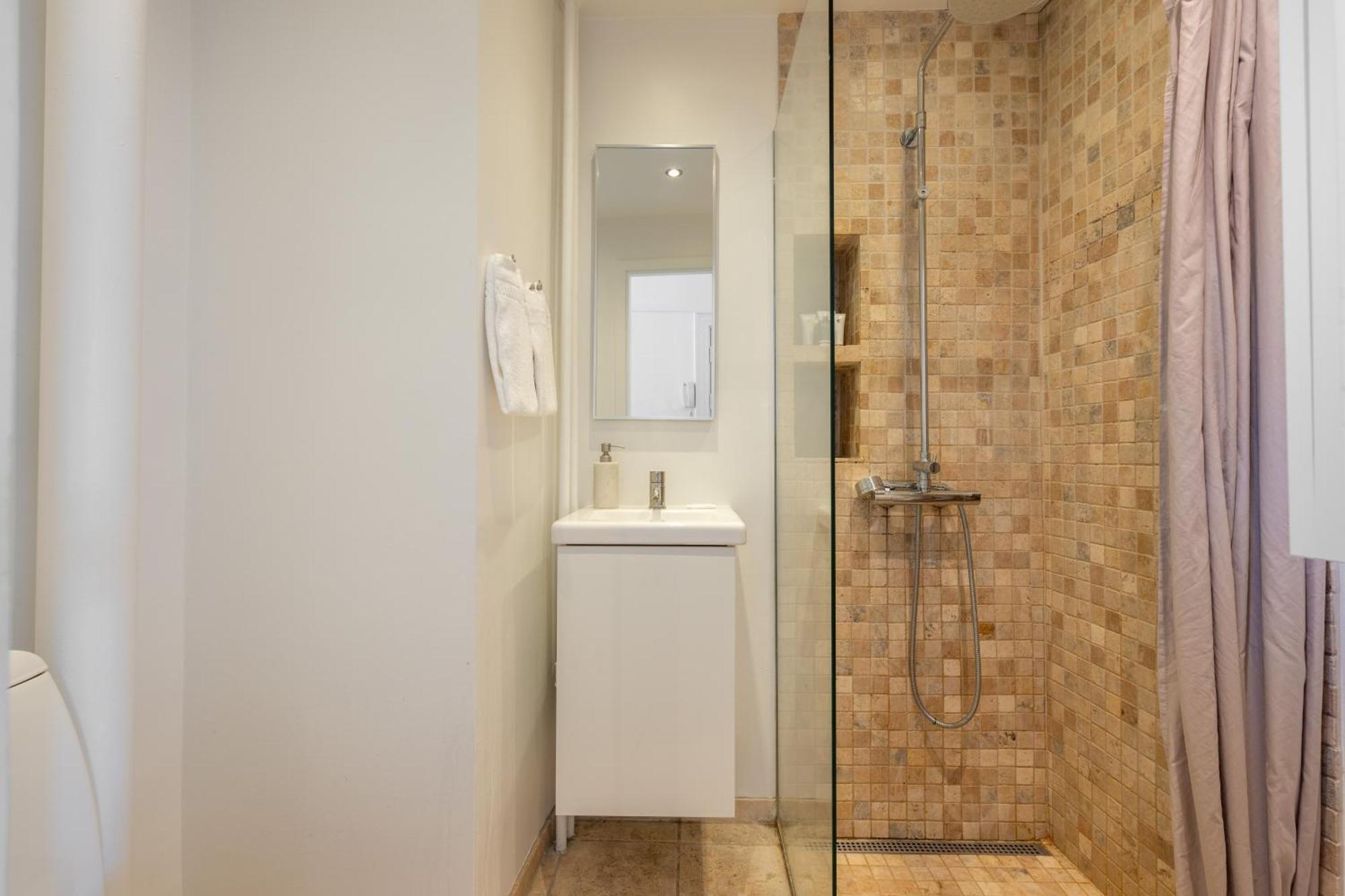 Large Apartment With Canal View In Central Cph City