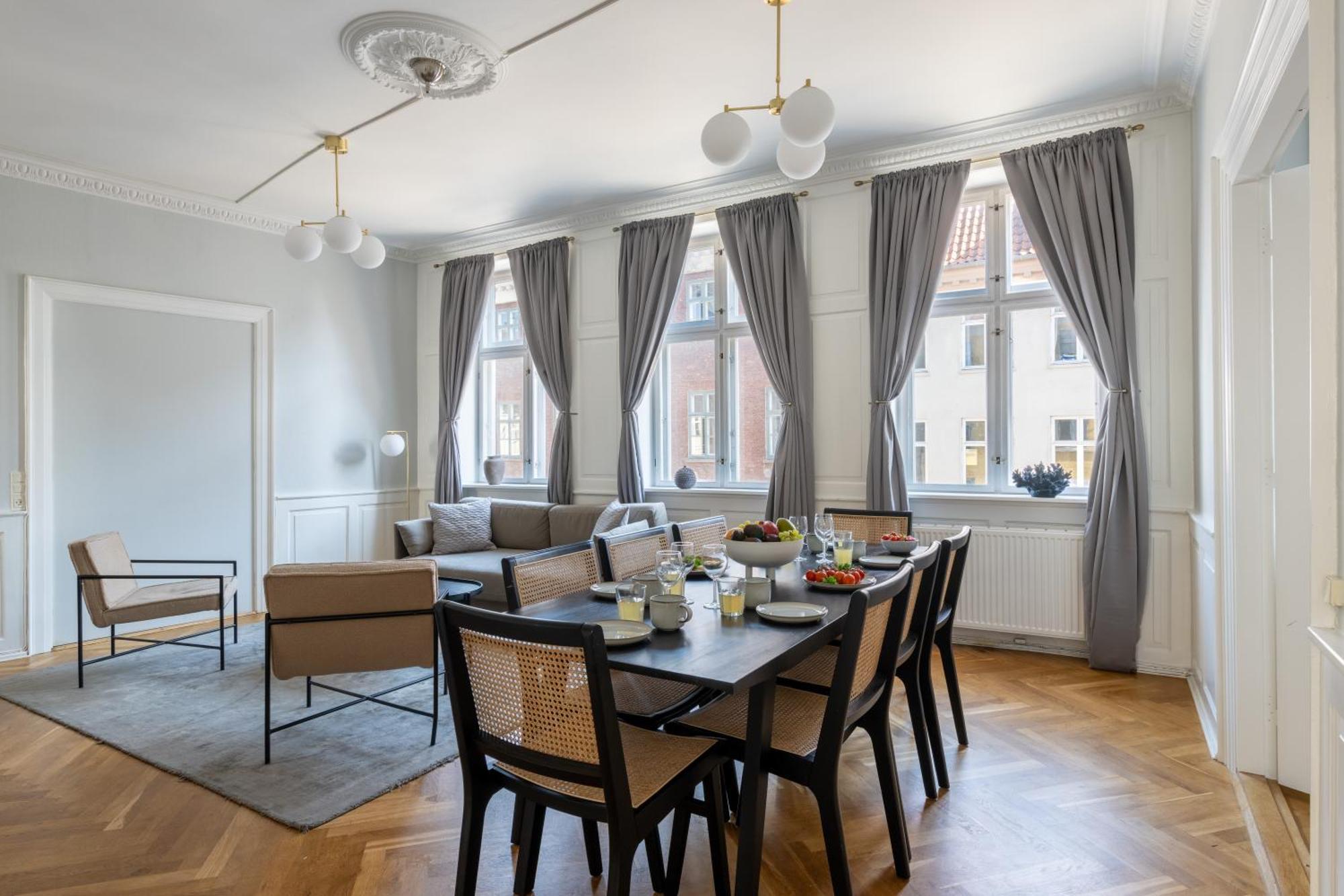 Lejlighed Large Apartment With Canal View In Central Cph City