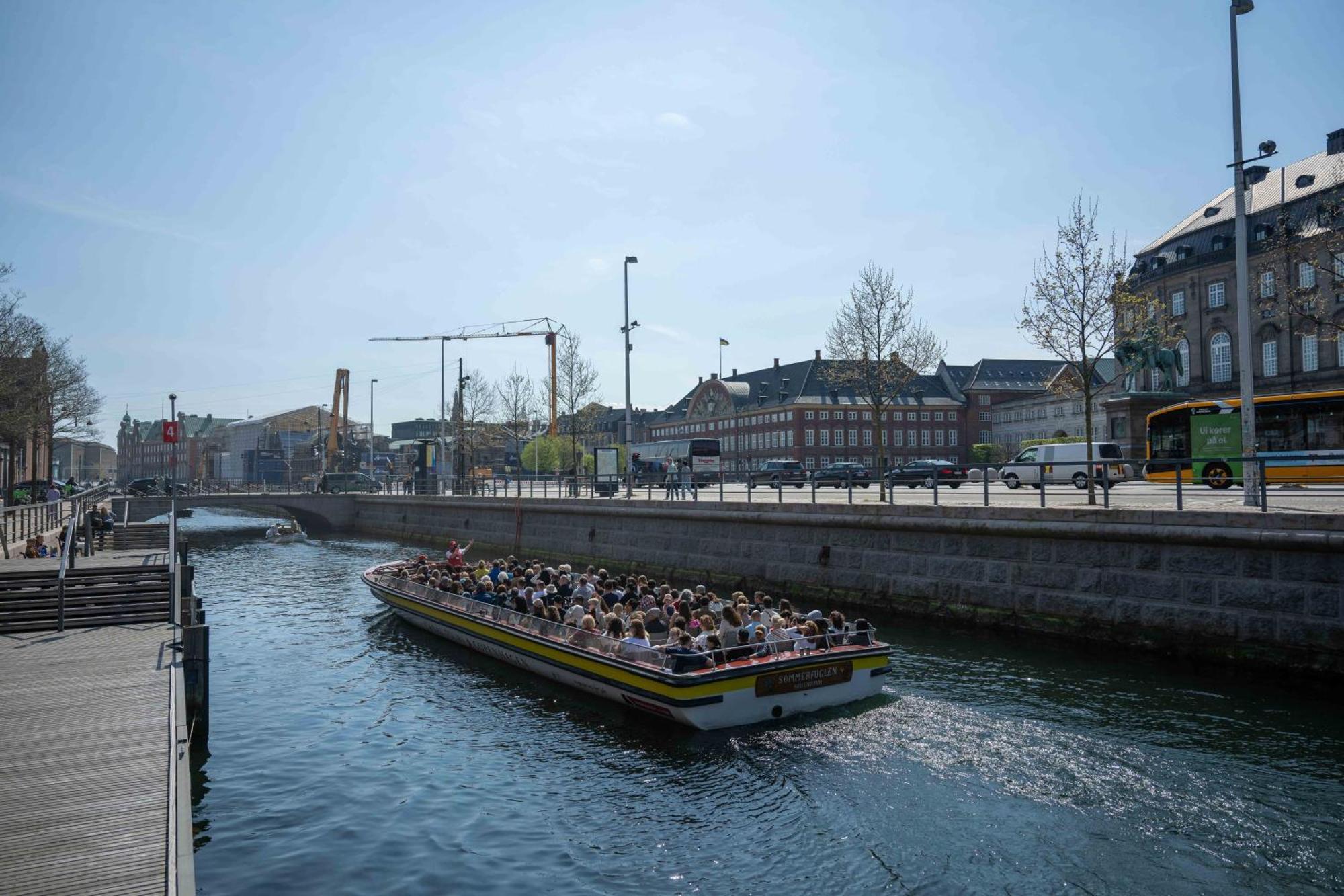 Large Flat With Canal View In Cph Copenhagen
