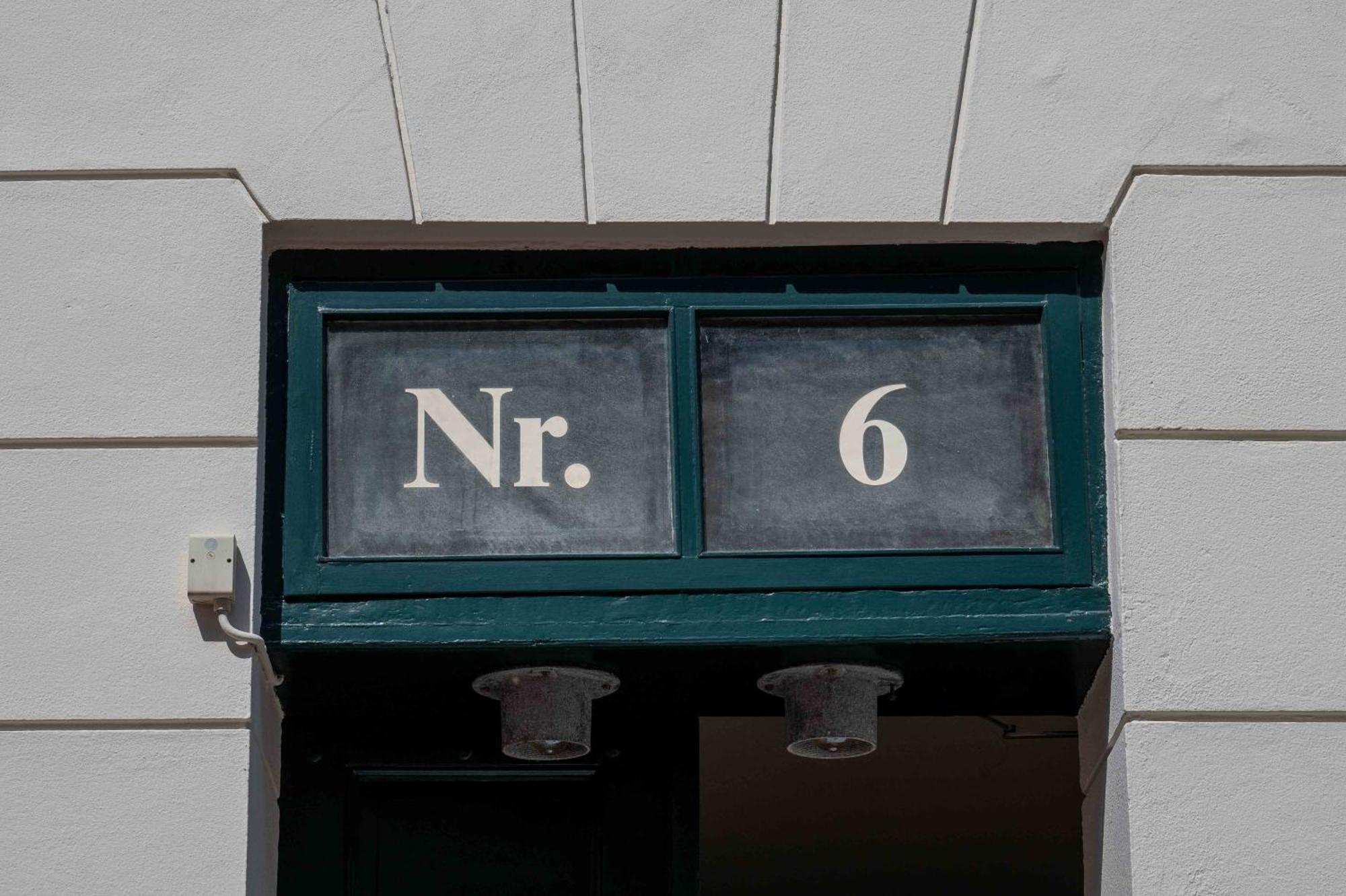 Large Flat With Canal View In Cph