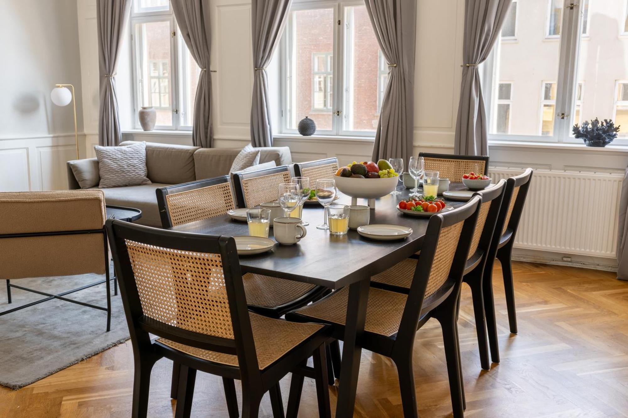 Large Apartment With Canal View In Central Cph City * København