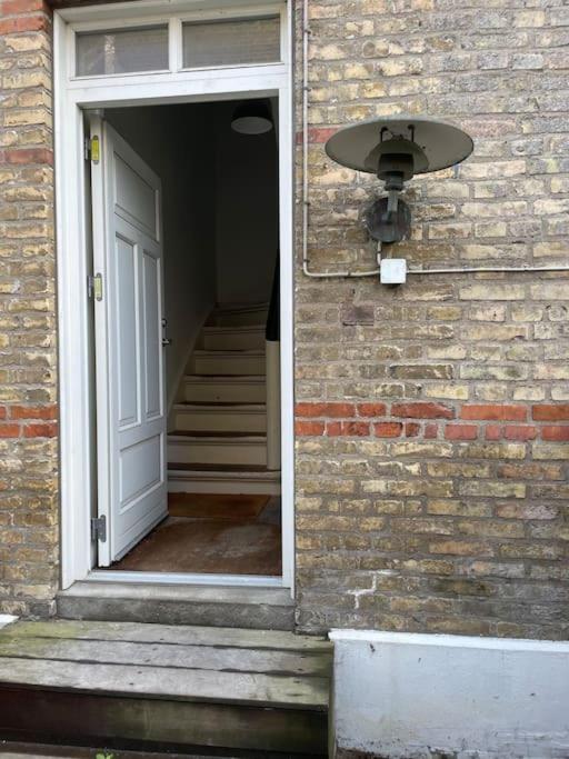 Uniq With A Little Garden - Placed In The Heart Of Copenhagen! Apartamento Copenhaga