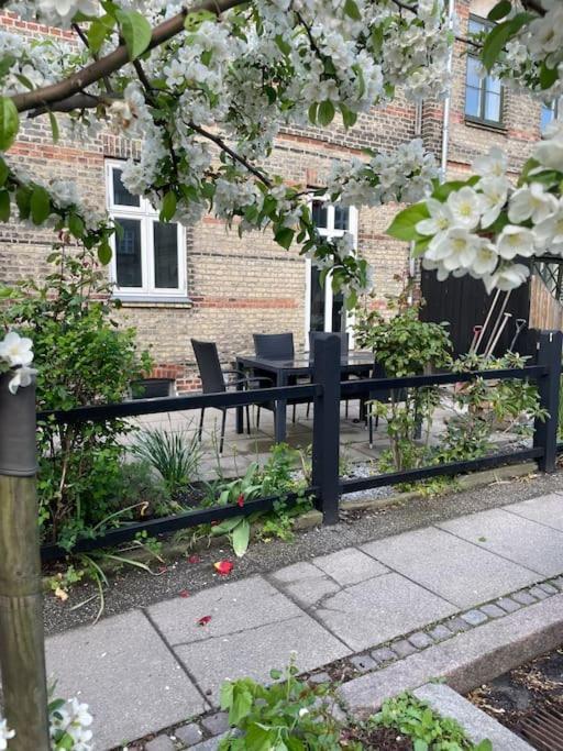Apartamento Uniq With A Little Garden - Placed In The Heart Of Copenhagen! *