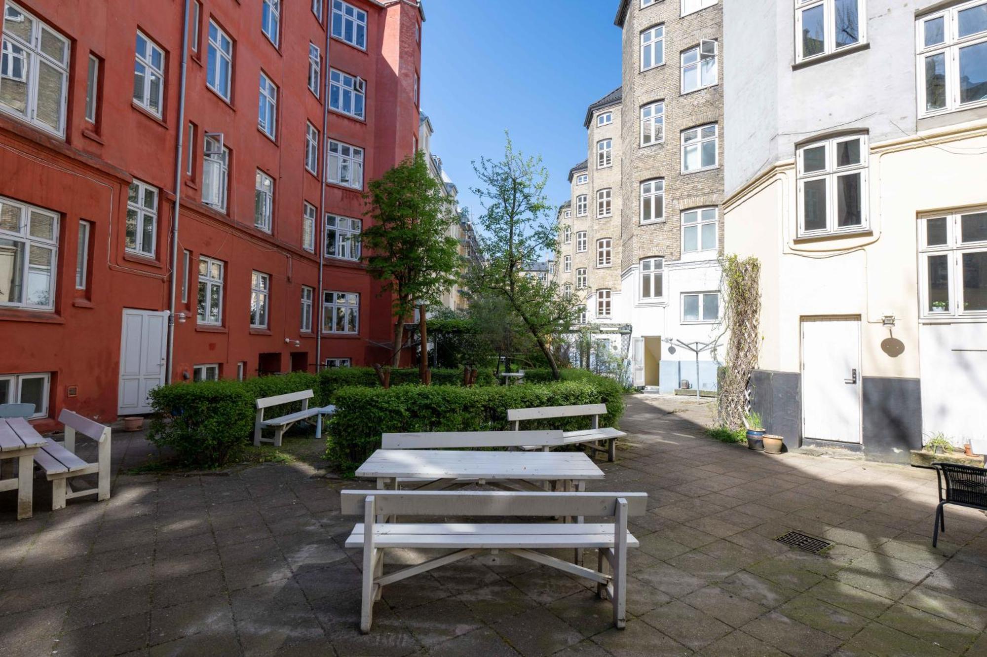 Lovely Flats In Vibrant Area Of Apartment *