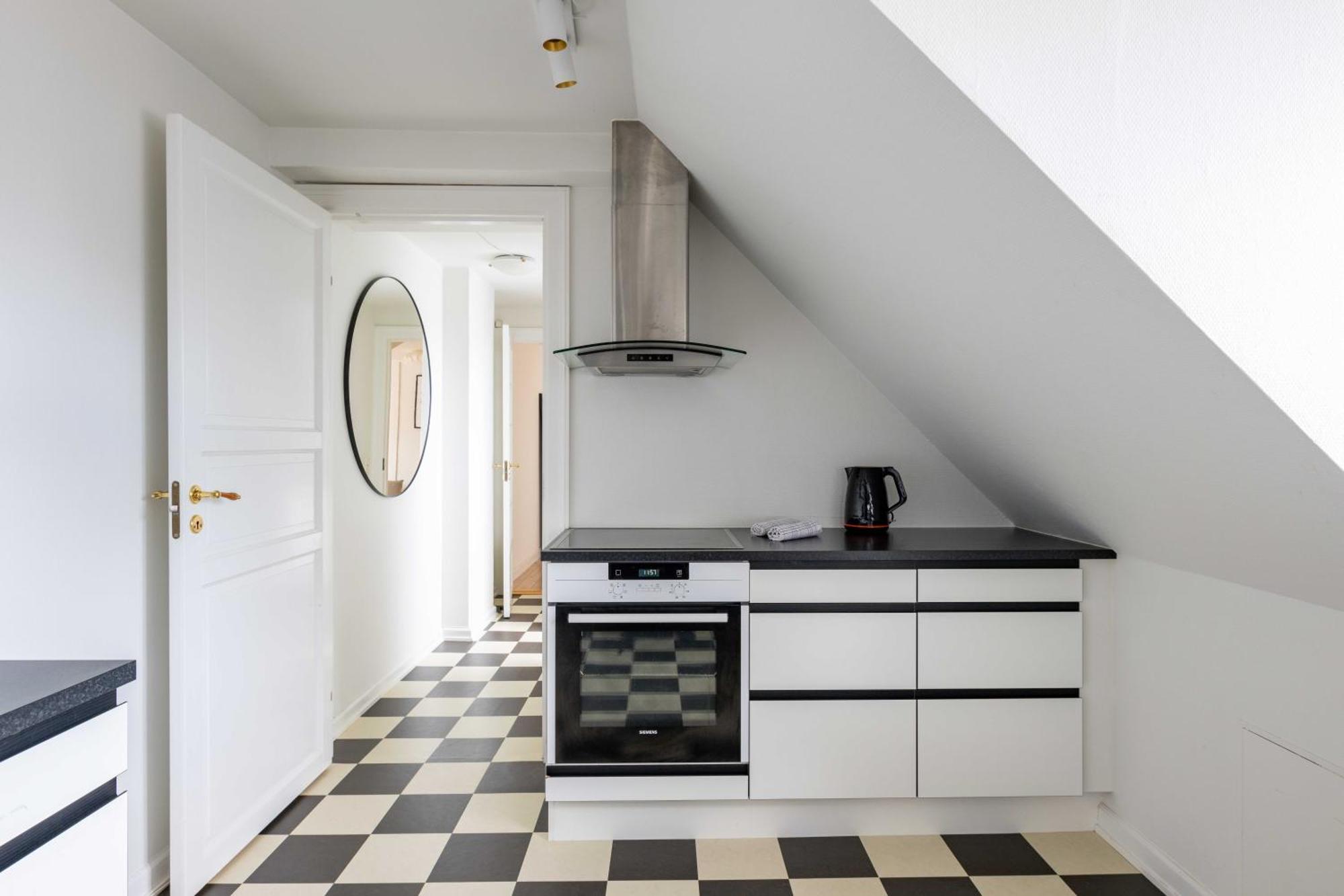 Cozy 2 Bedroom Flat In Peaceful Neighbourhood Apartment *