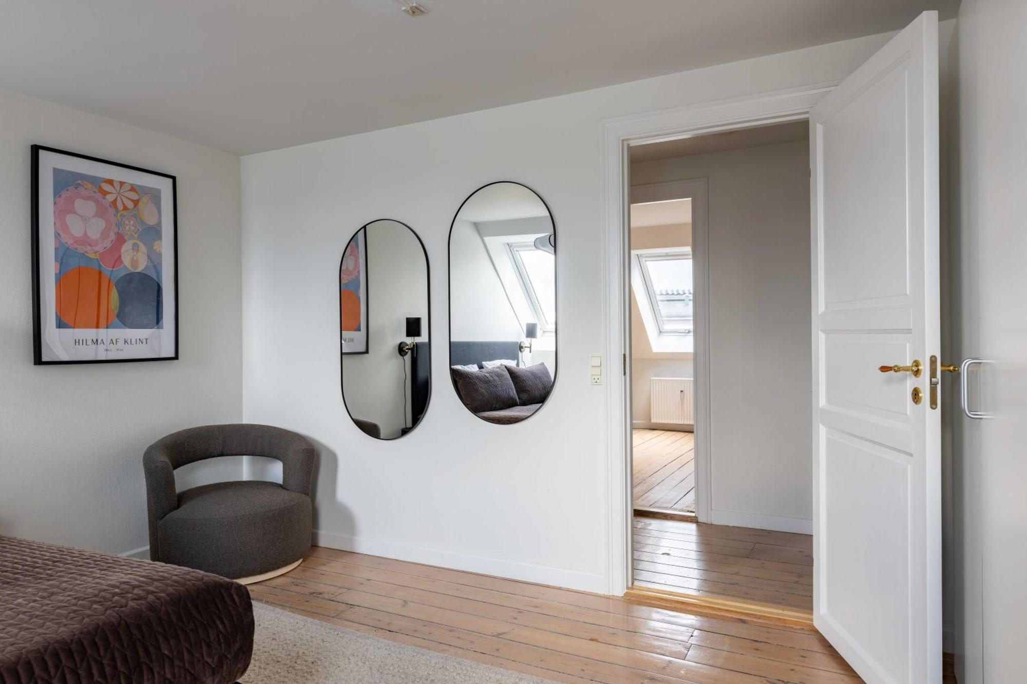 Cozy 2 Bedroom Flat In Peaceful Neighbourhood *