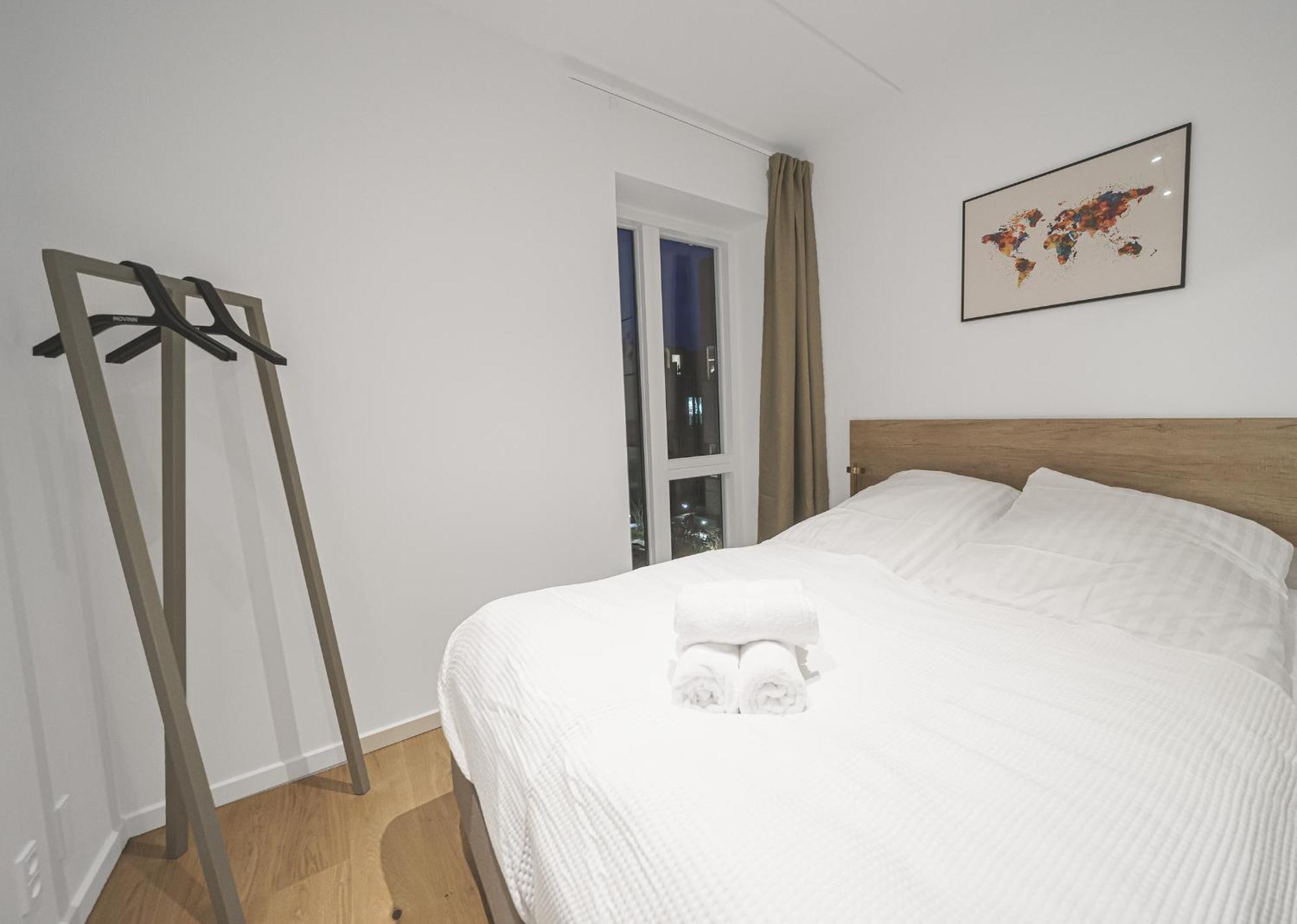 Apartment Beautiful 2-bed Wbalcony In North Harbour