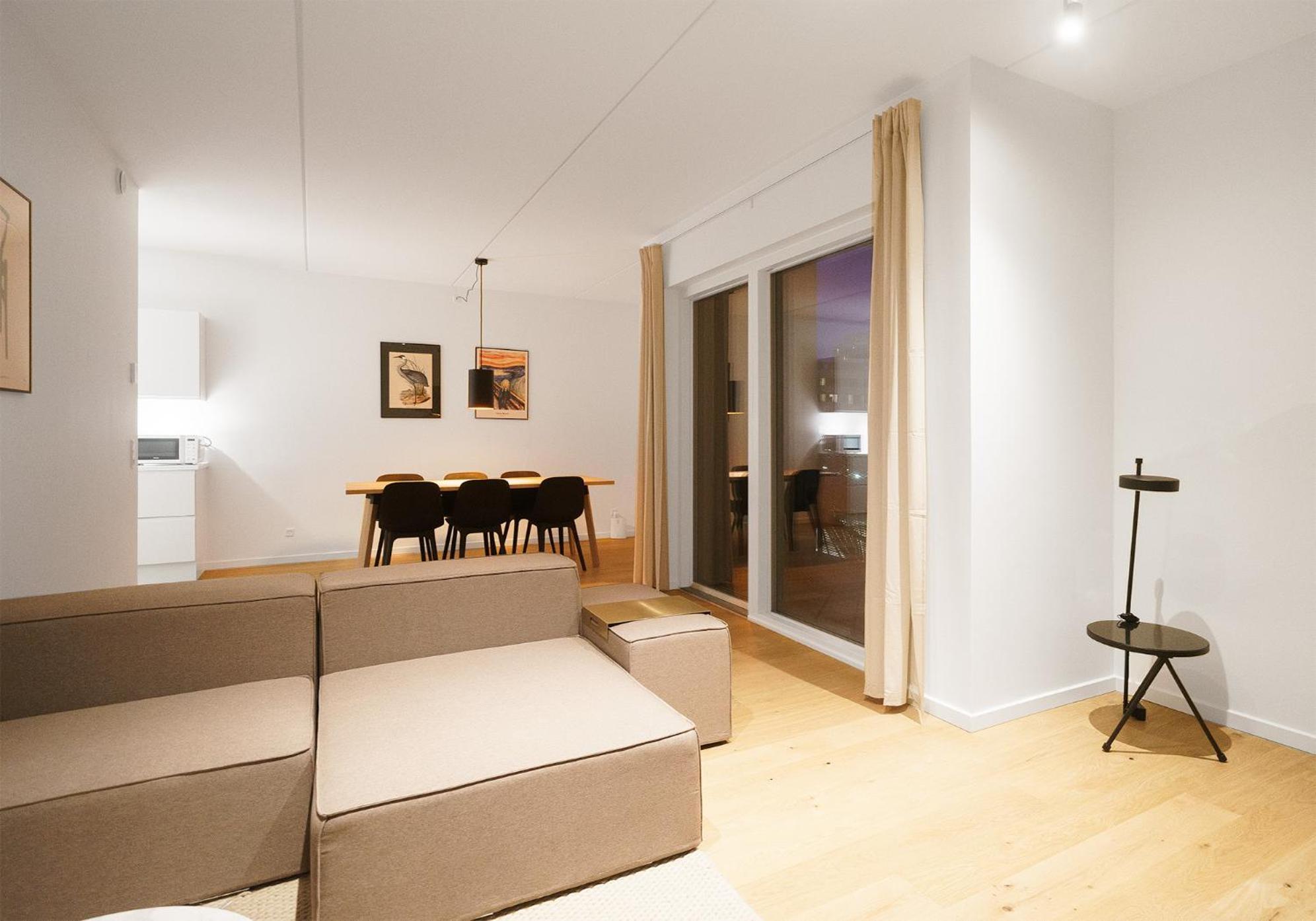 Beautiful 2-bed Wbalcony In North Harbour