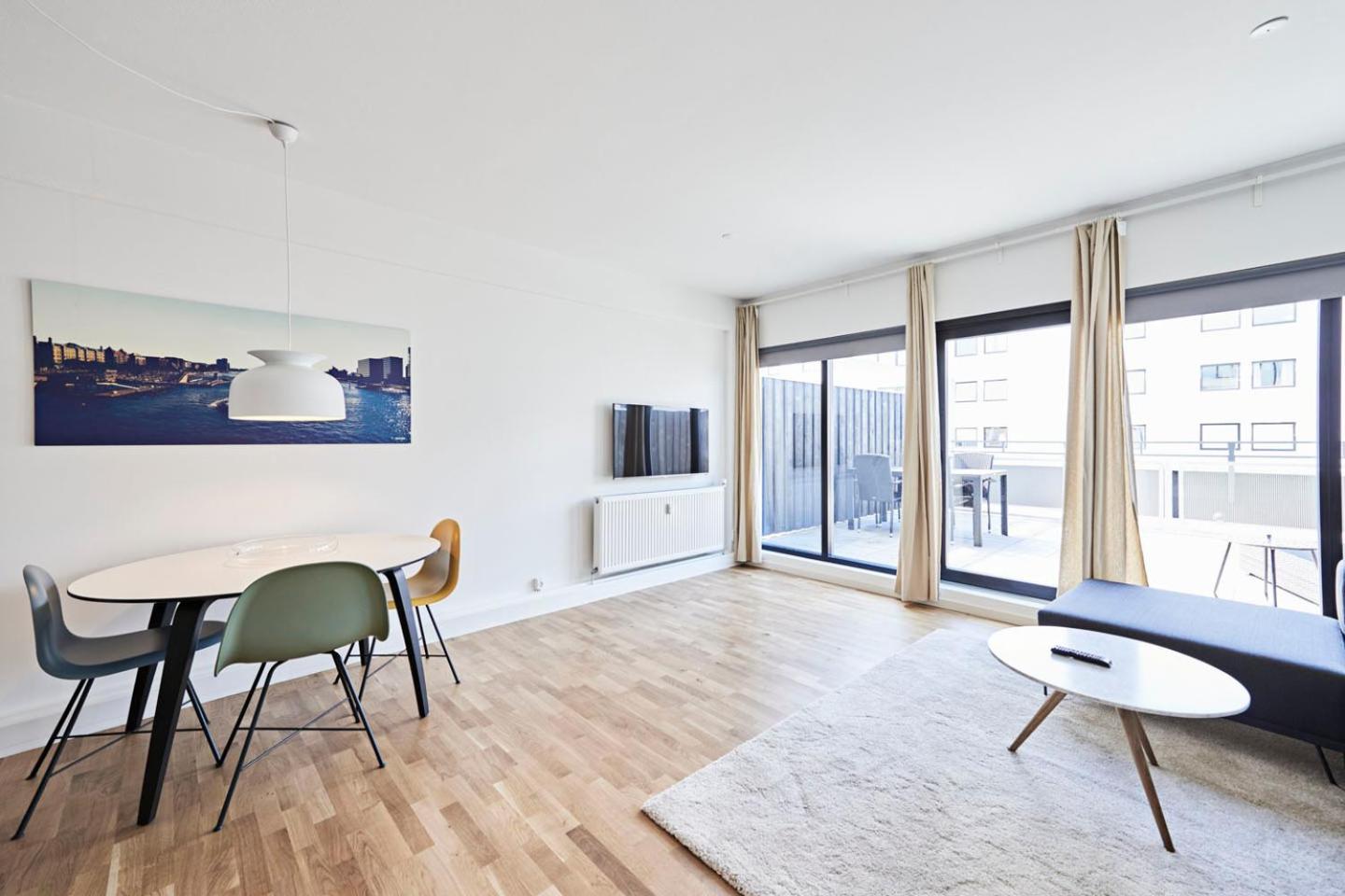 Cool 1-bed With Private Terrace Huoneisto