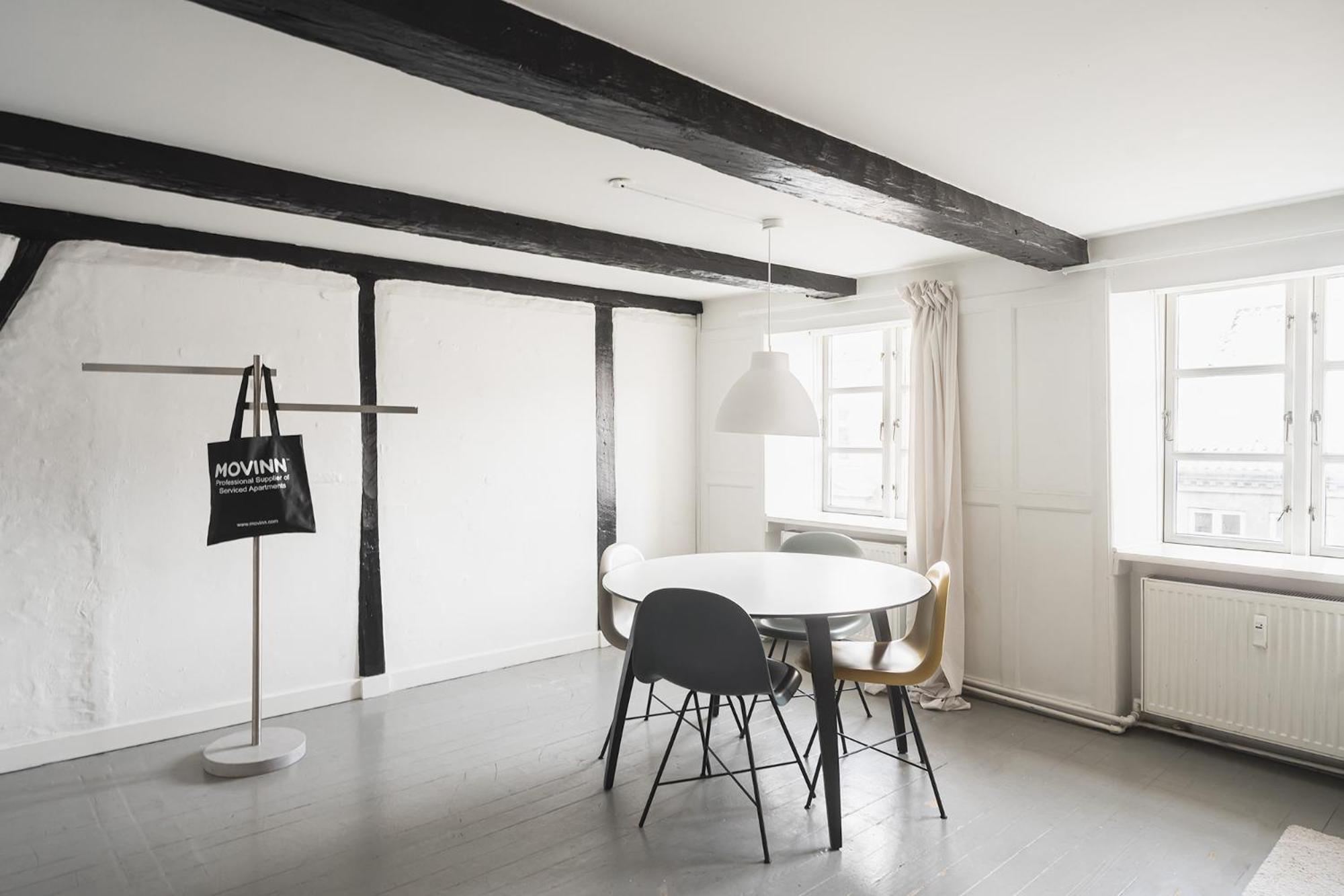 Charming 2-bed Duplex In Great Location *