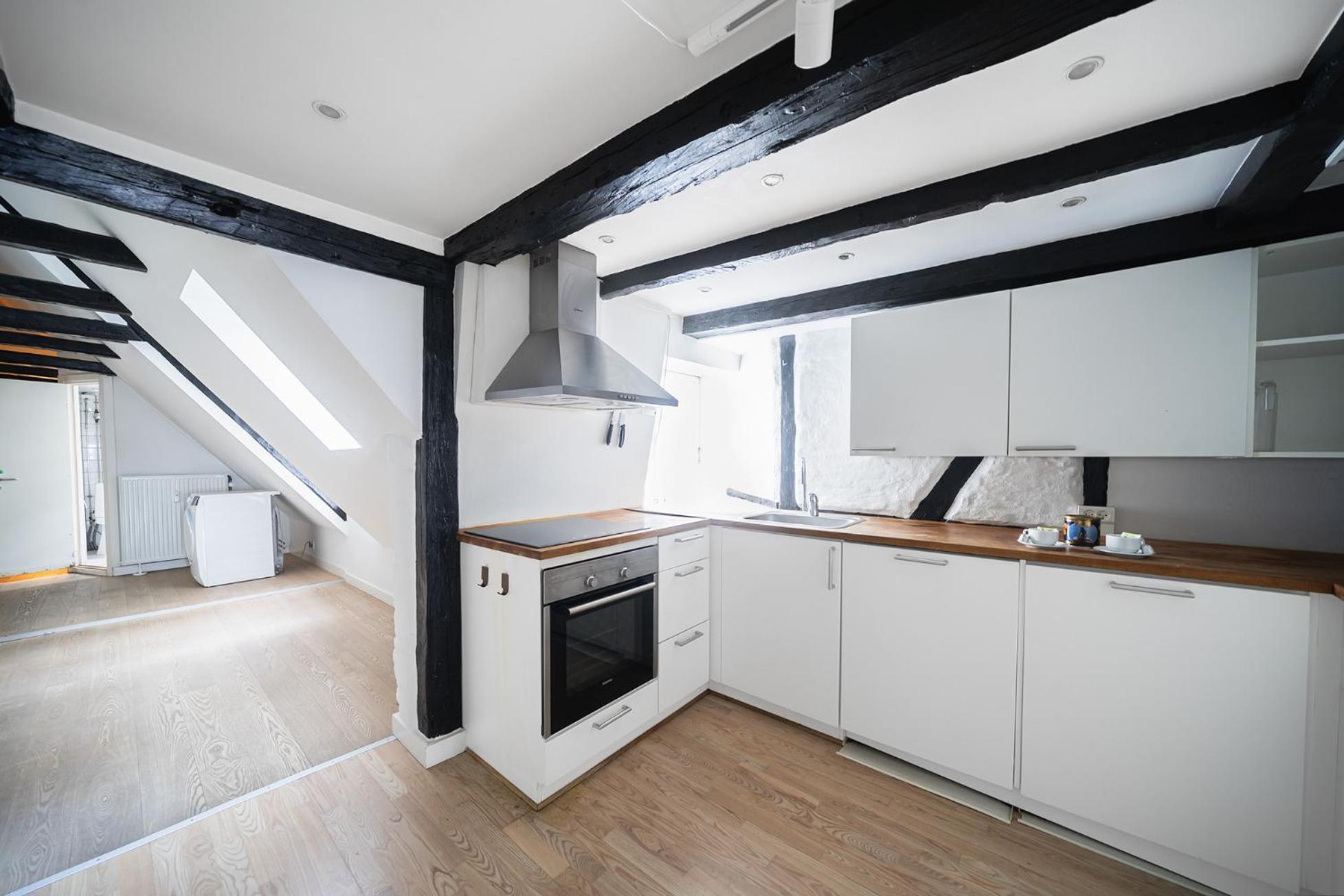Charming 2-bed Duplex In Great Location Apartment