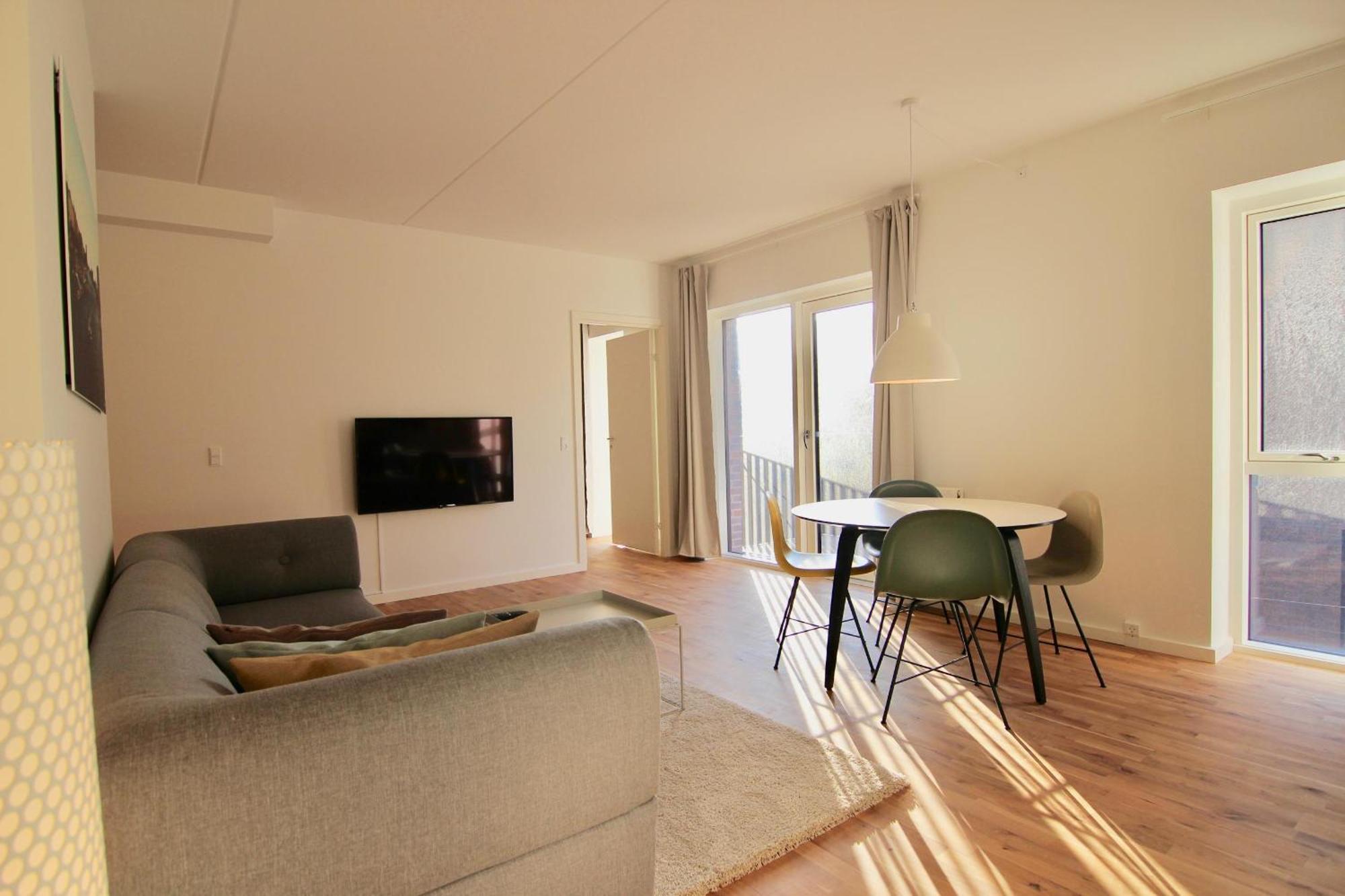 Great 3-bed Wbalcony In Orestaden København