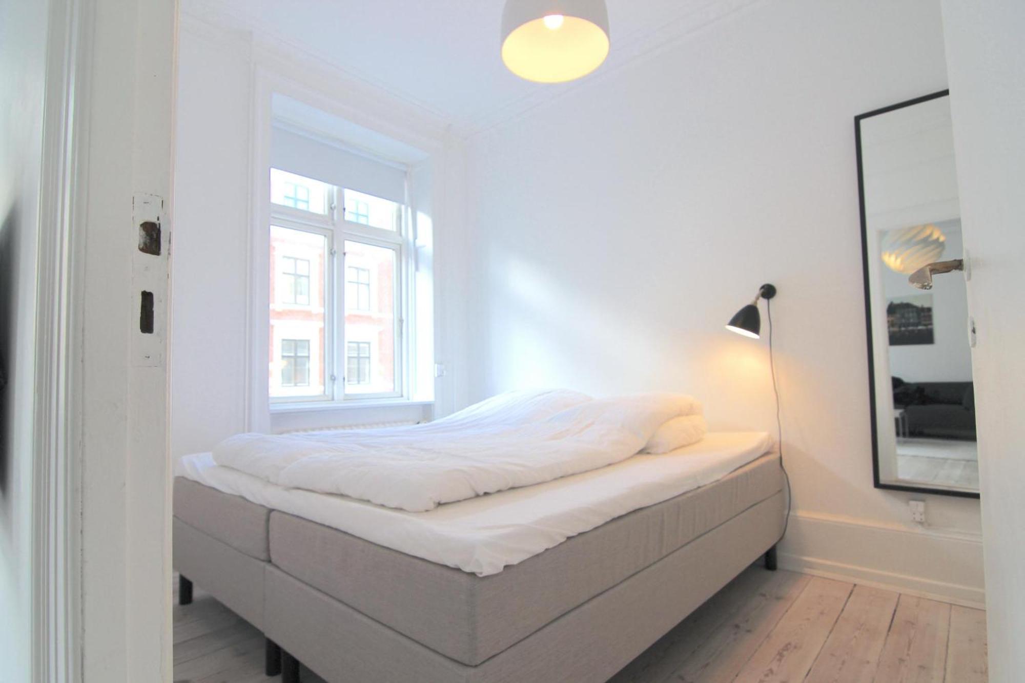 Apartment Great 1-bed With French Balcony In Center Kopenhagen