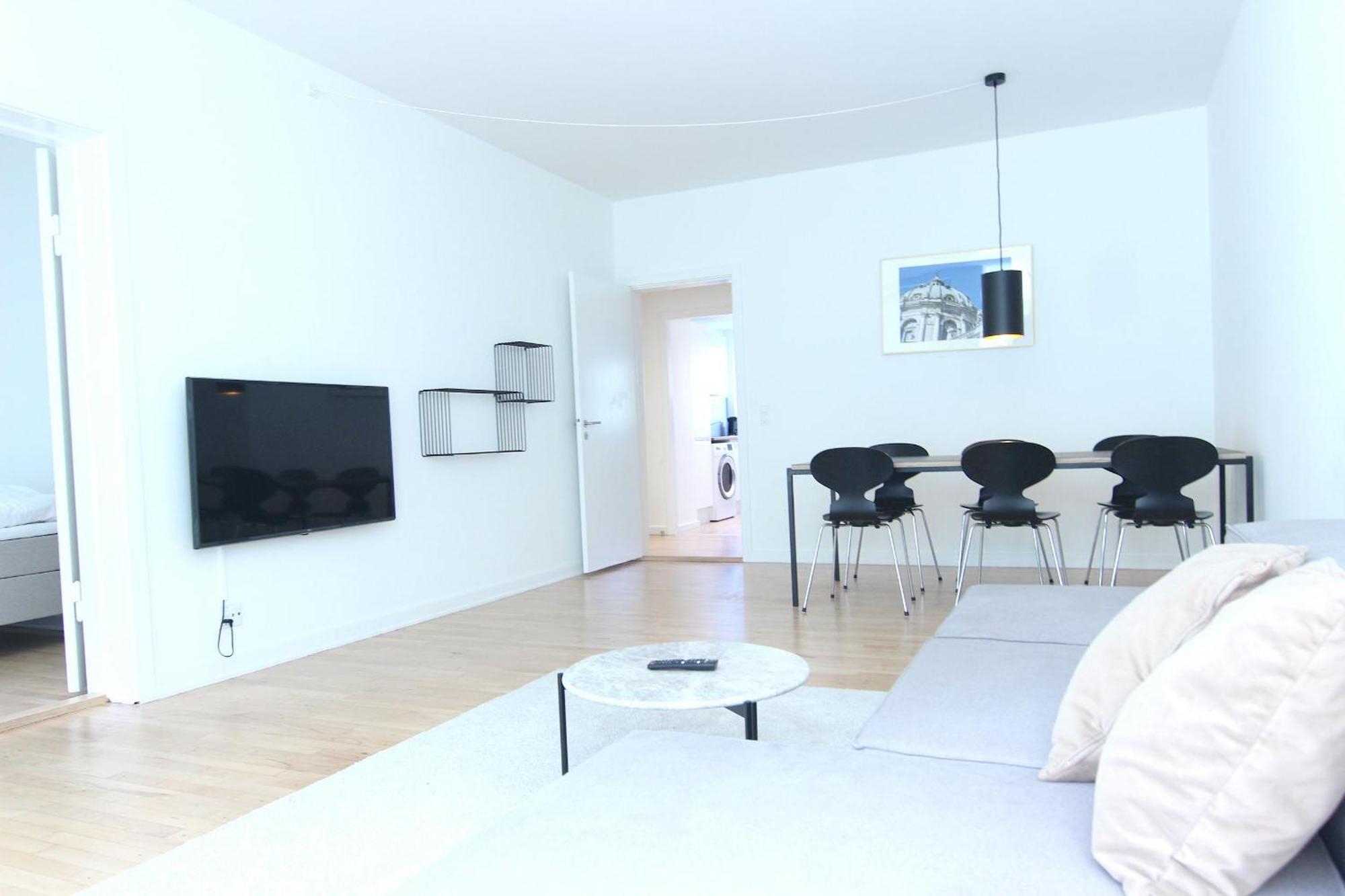 Wonderful 2-bed Wbalcony In Frederiksberg Location Apartment *