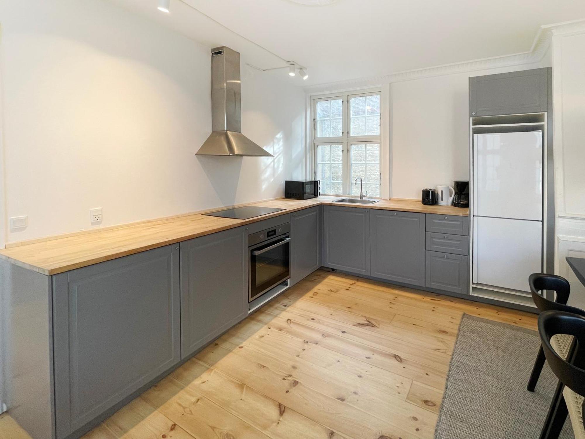 Big 4 Bedroom Flat With Bathtub By Cph Hall Square