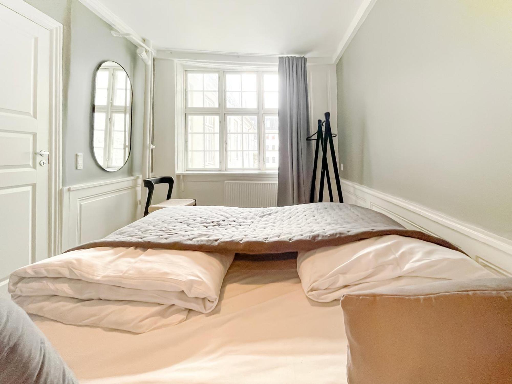 Big 4 Bedroom Flat With Bathtub By Cph Hall Square *