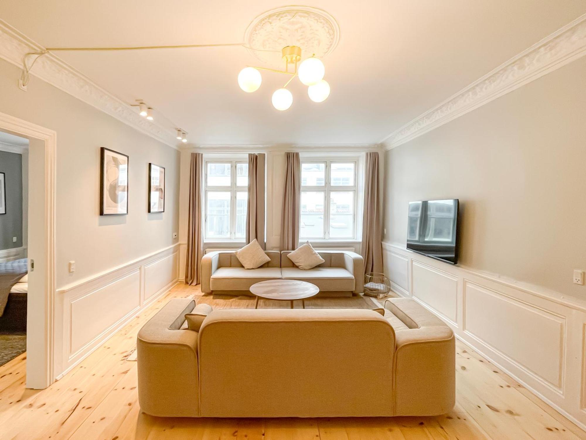 Big 4 Bedroom Flat With Bathtub By Cph Hall Square