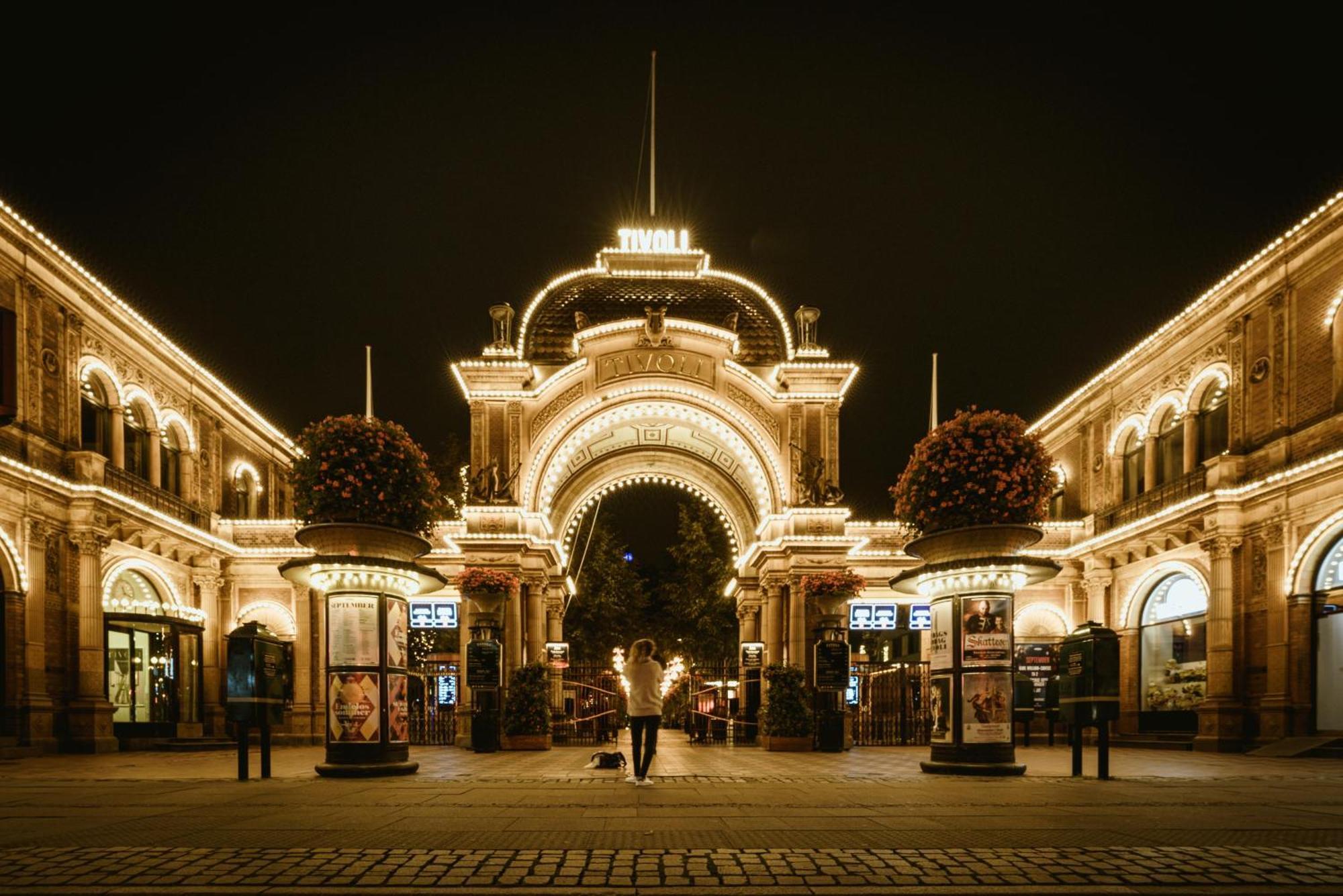 Large Flats In By Tivoli Gardens * Copenhagen