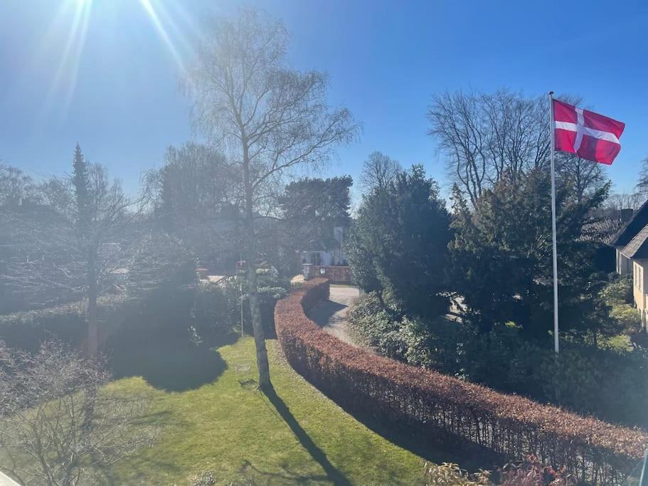 Huge In Hellerup With A Large Garden - Very Close To