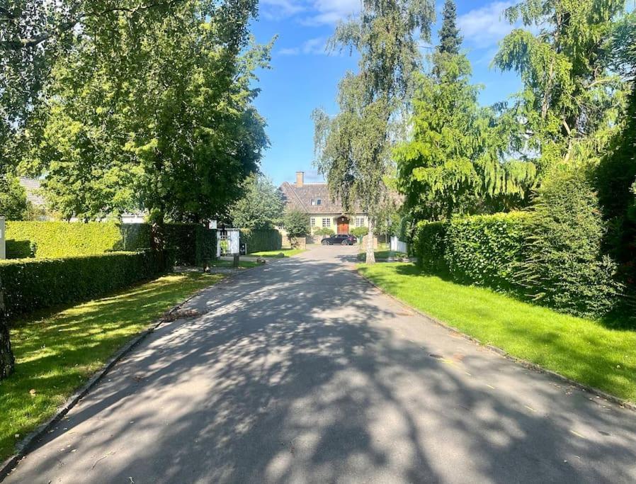 Villa Huge In Hellerup With A Large Garden - Very Close To *
