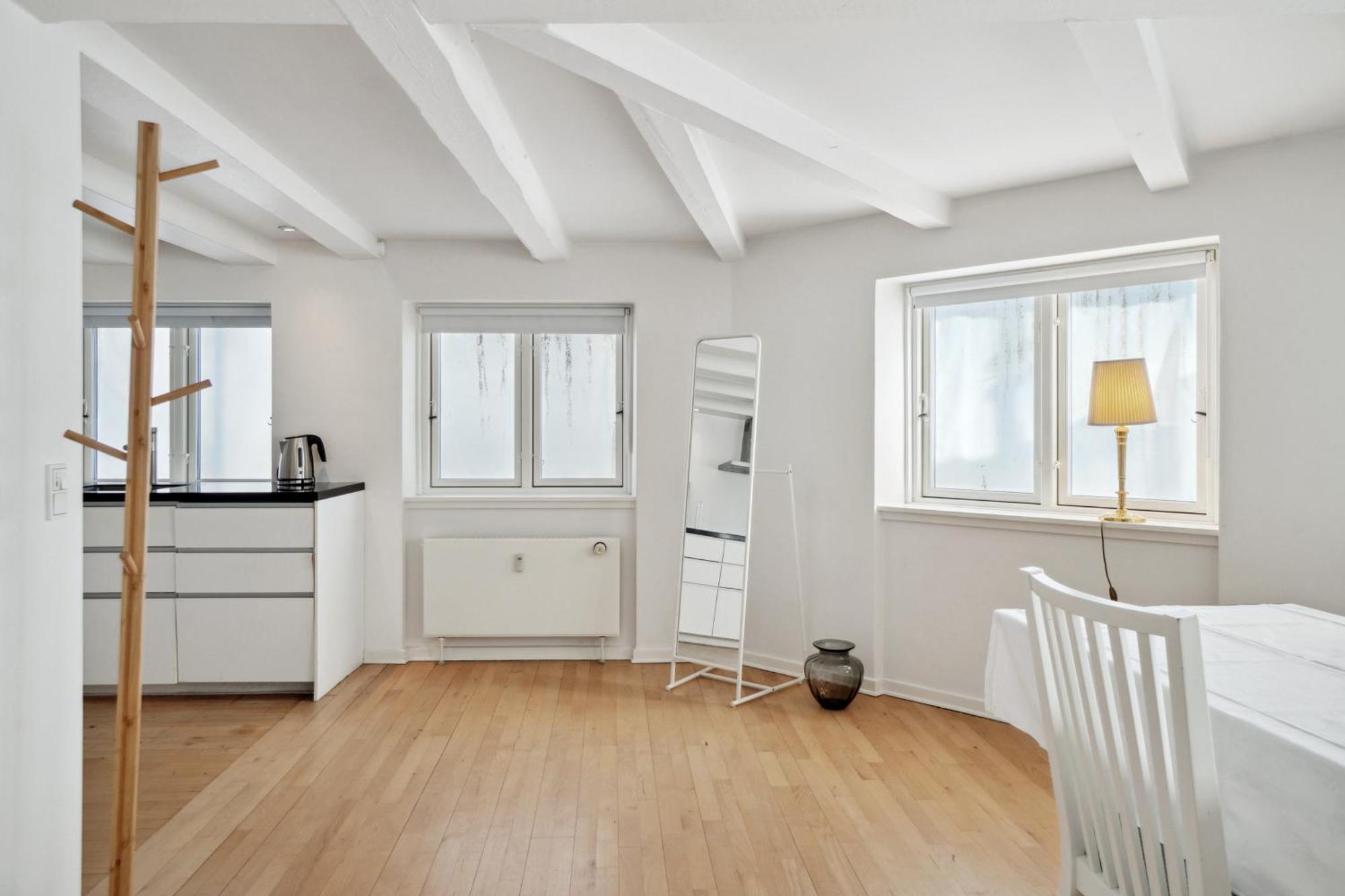 In Laksegade: 1br 300m From Kgs Nytorv *