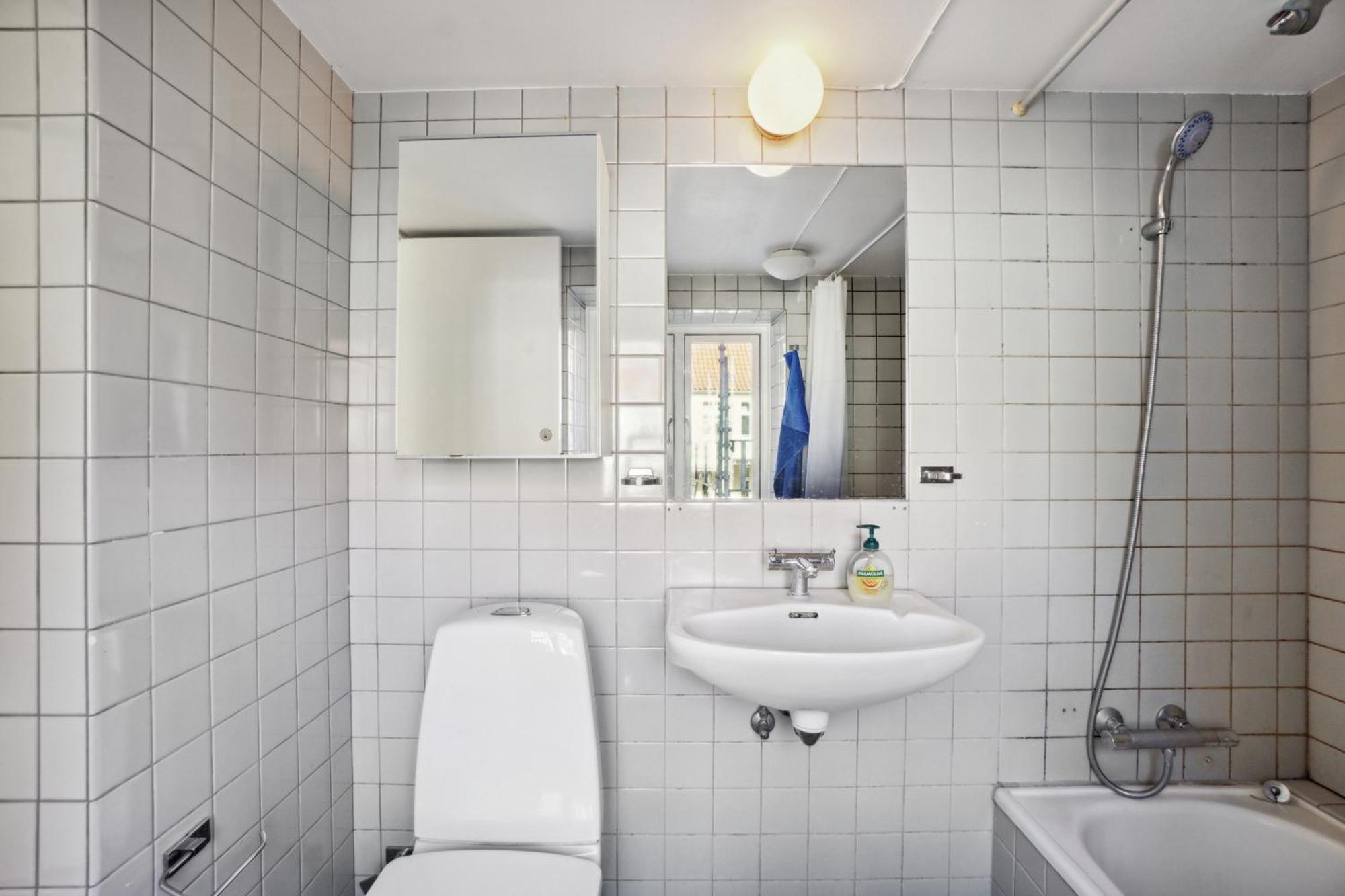 In Laksegade: 1br 300m From Kgs Nytorv København