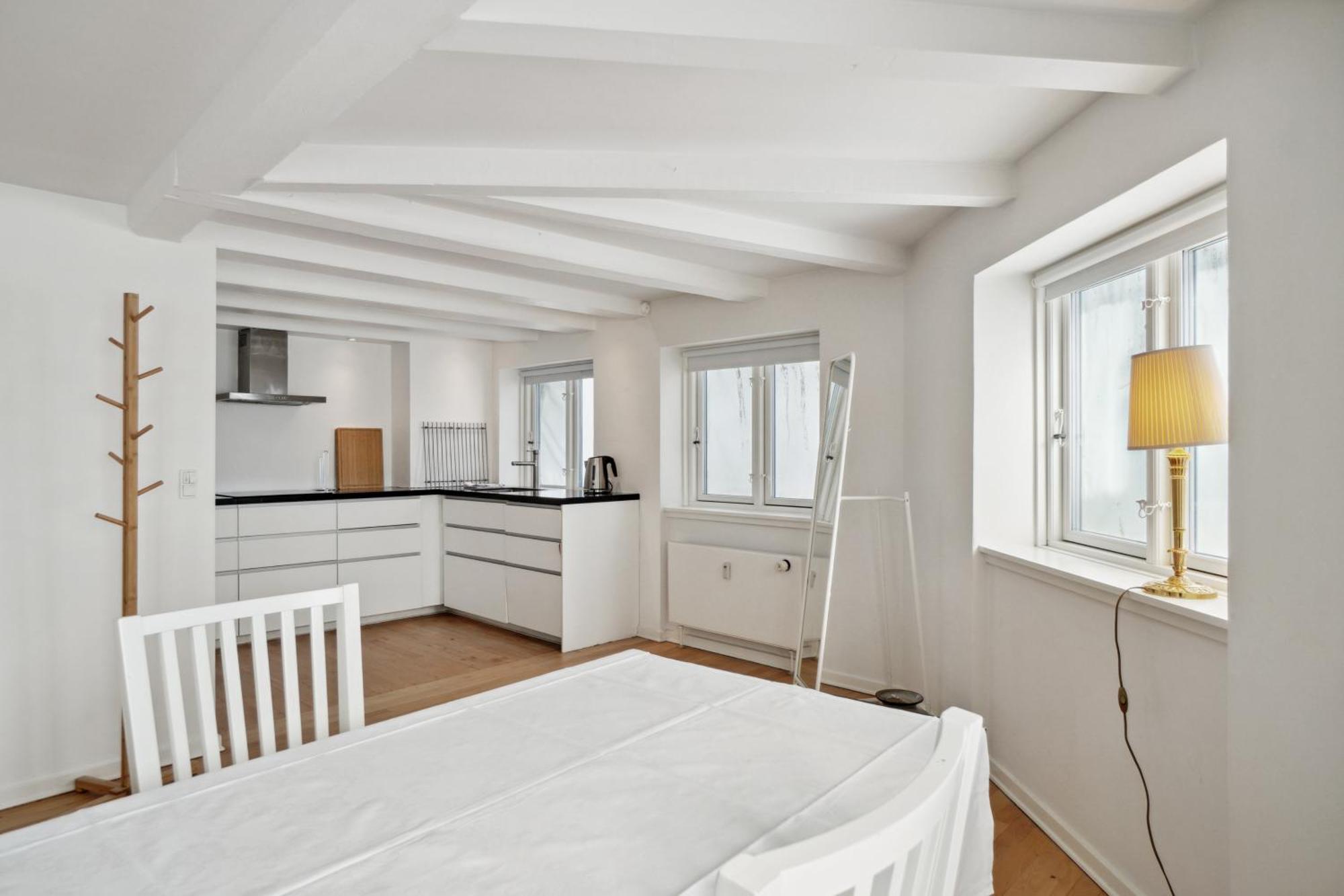 In Laksegade: 1br 300m From Kgs Nytorv *
