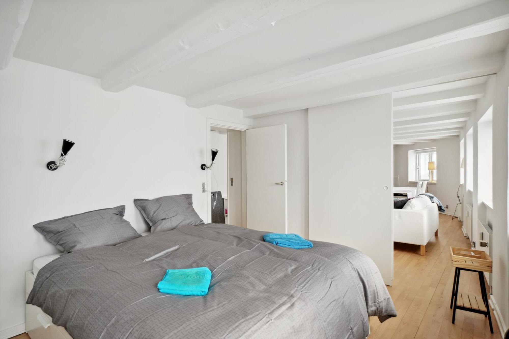 In Laksegade: 1br 300m From Kgs Nytorv Lejlighed *