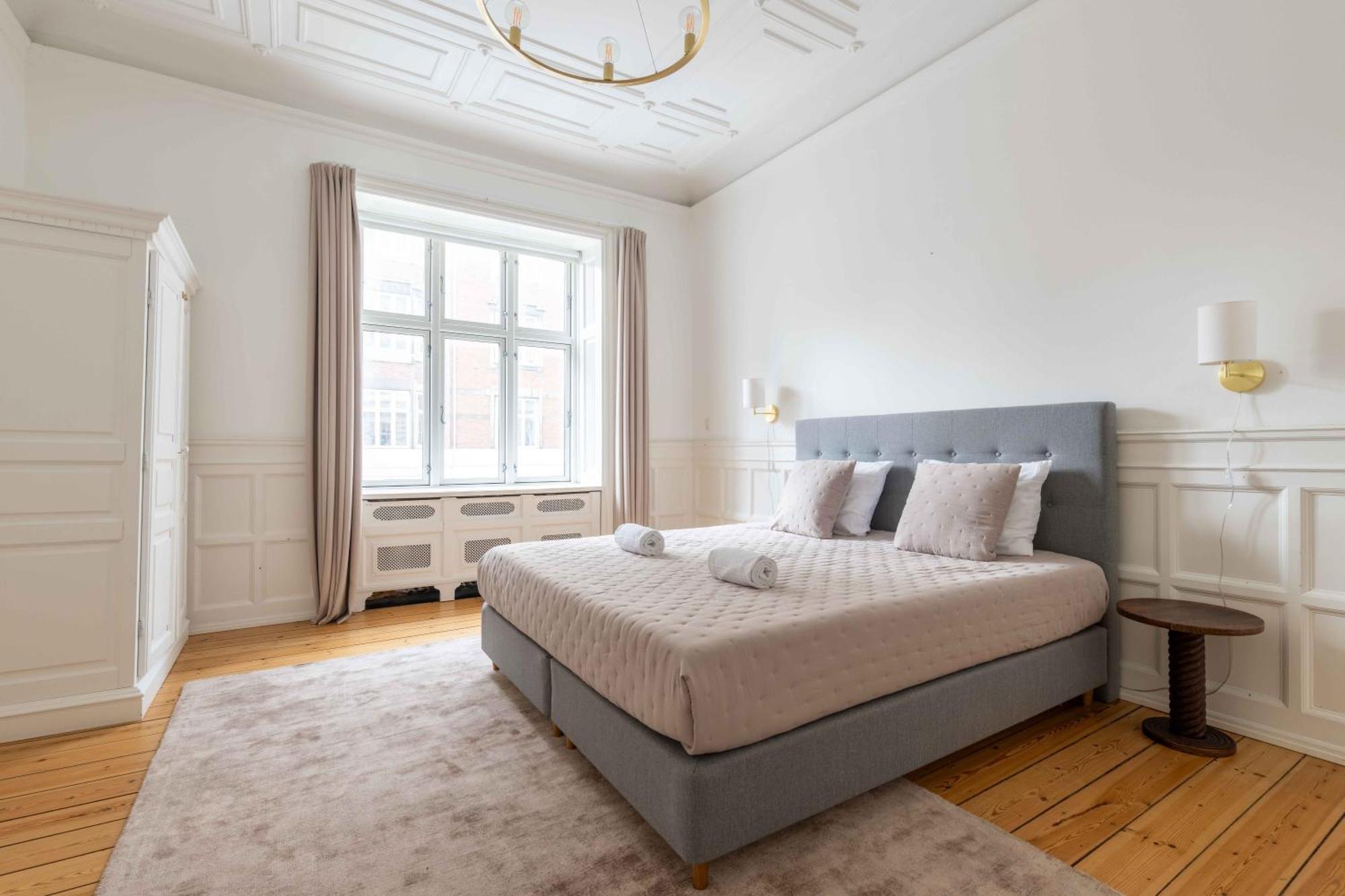 Large Flats In By Tivoli Gardens * Copenhagen