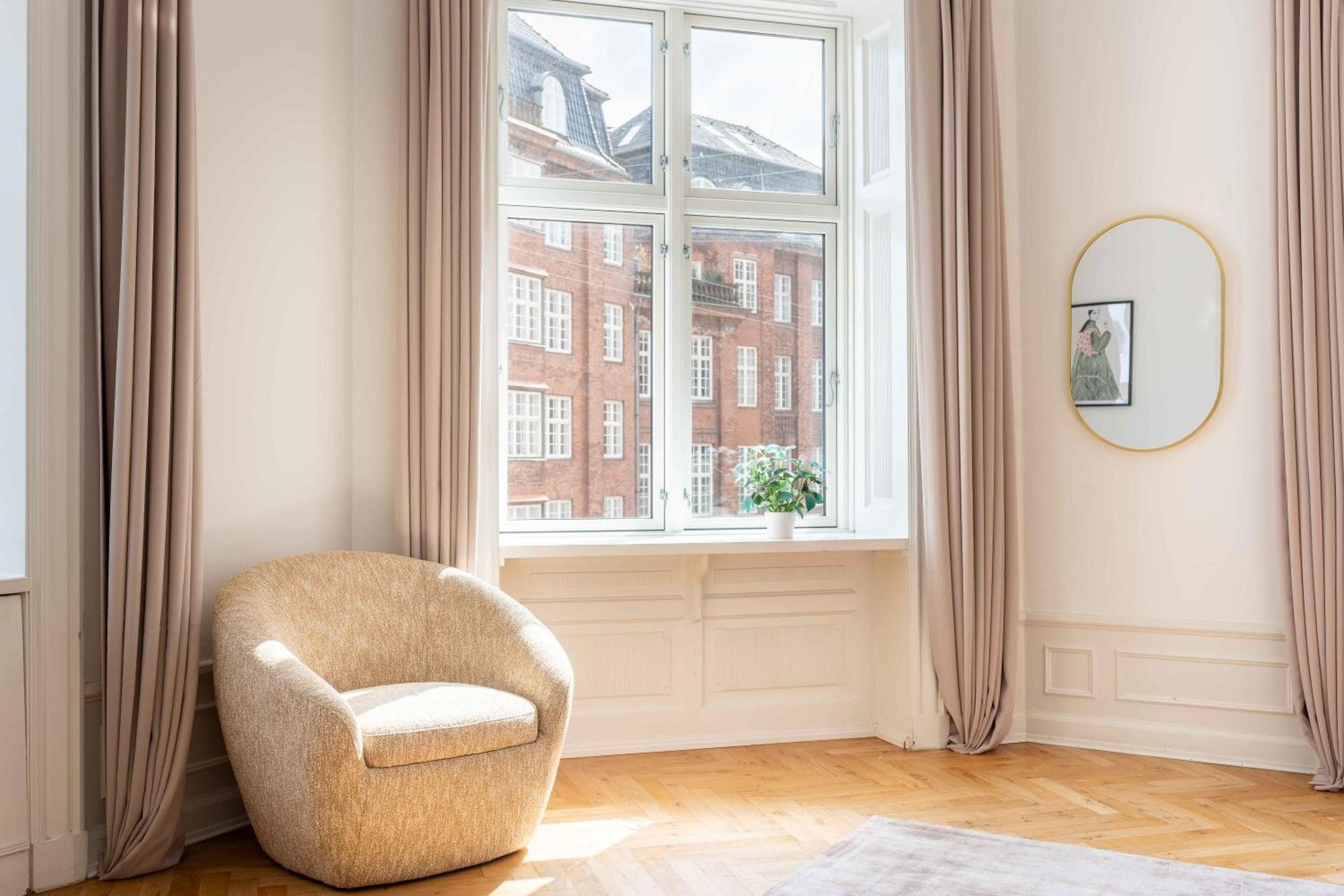 Apartment Large Flats In By Tivoli Gardens