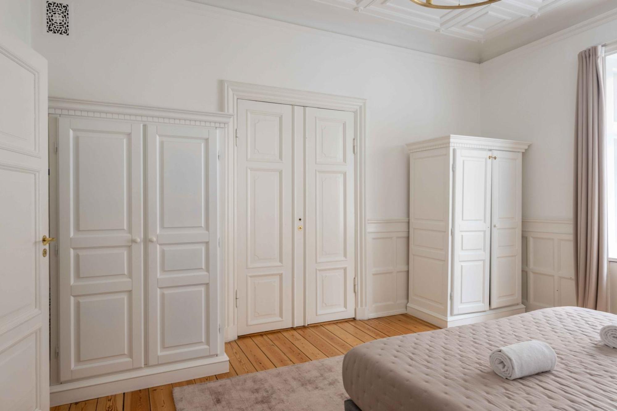 Large Flats In By Tivoli Gardens