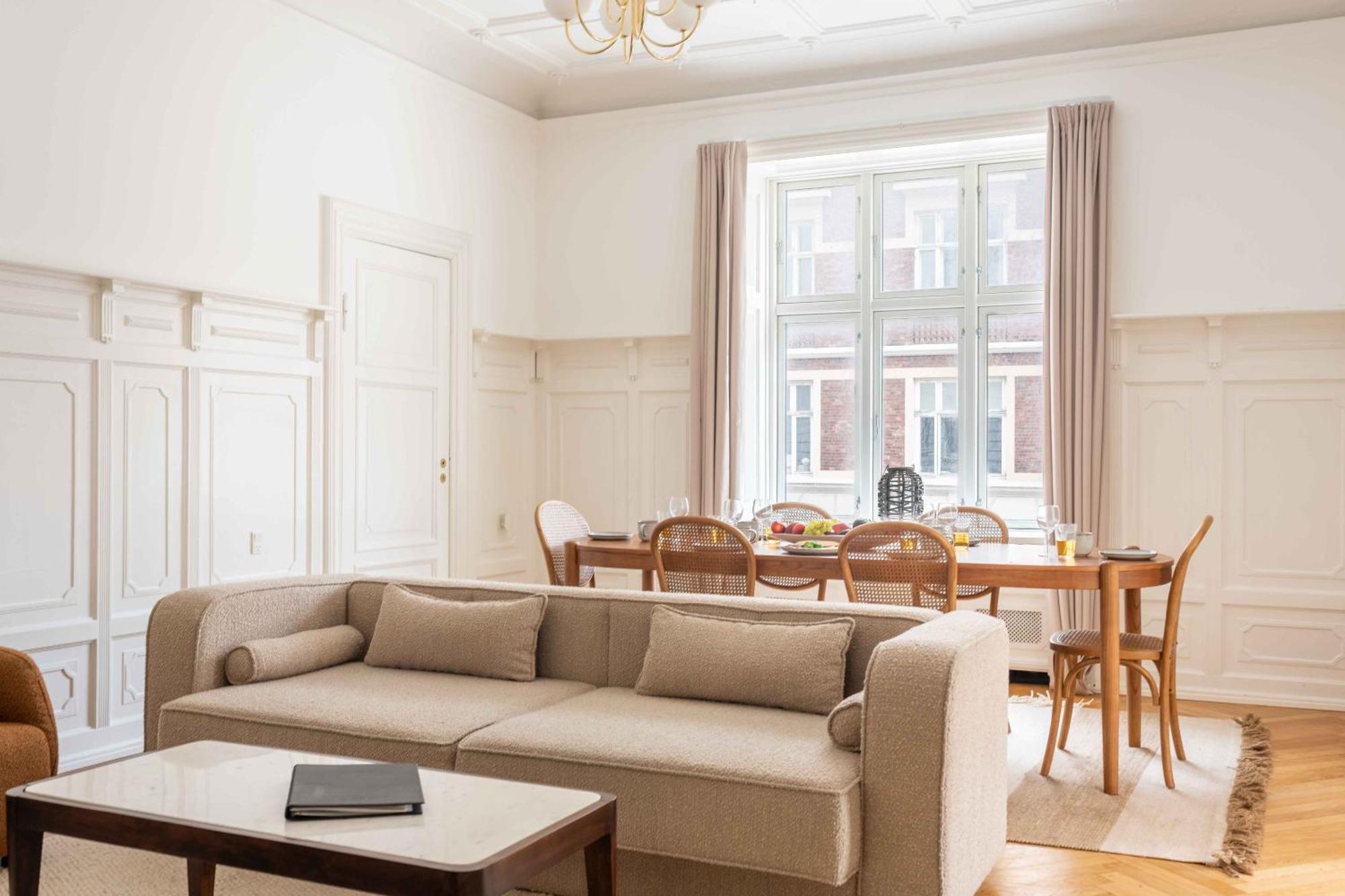 Apartment Large Flats In By Tivoli Gardens