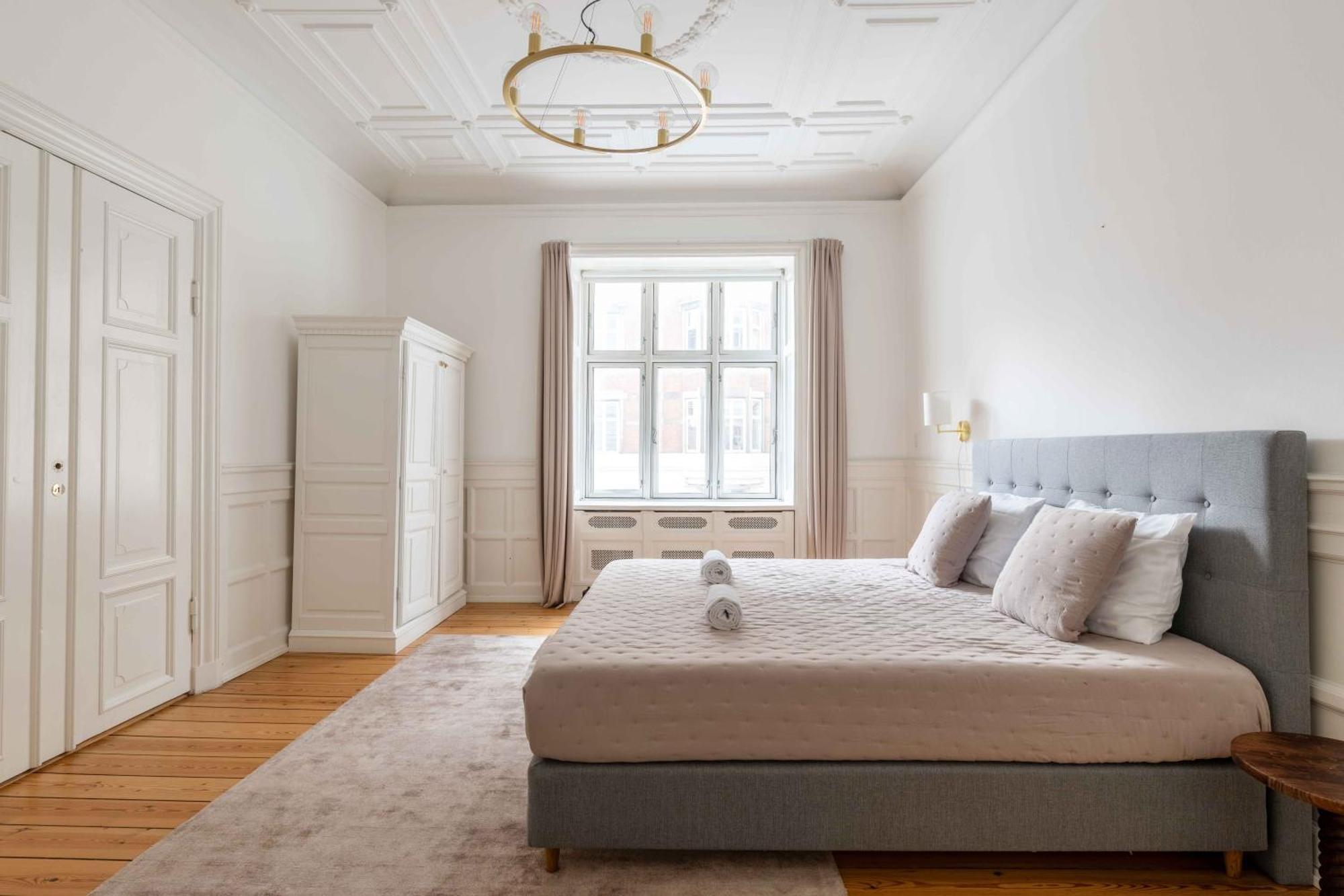 Large Flats In By Tivoli Gardens Apartment *