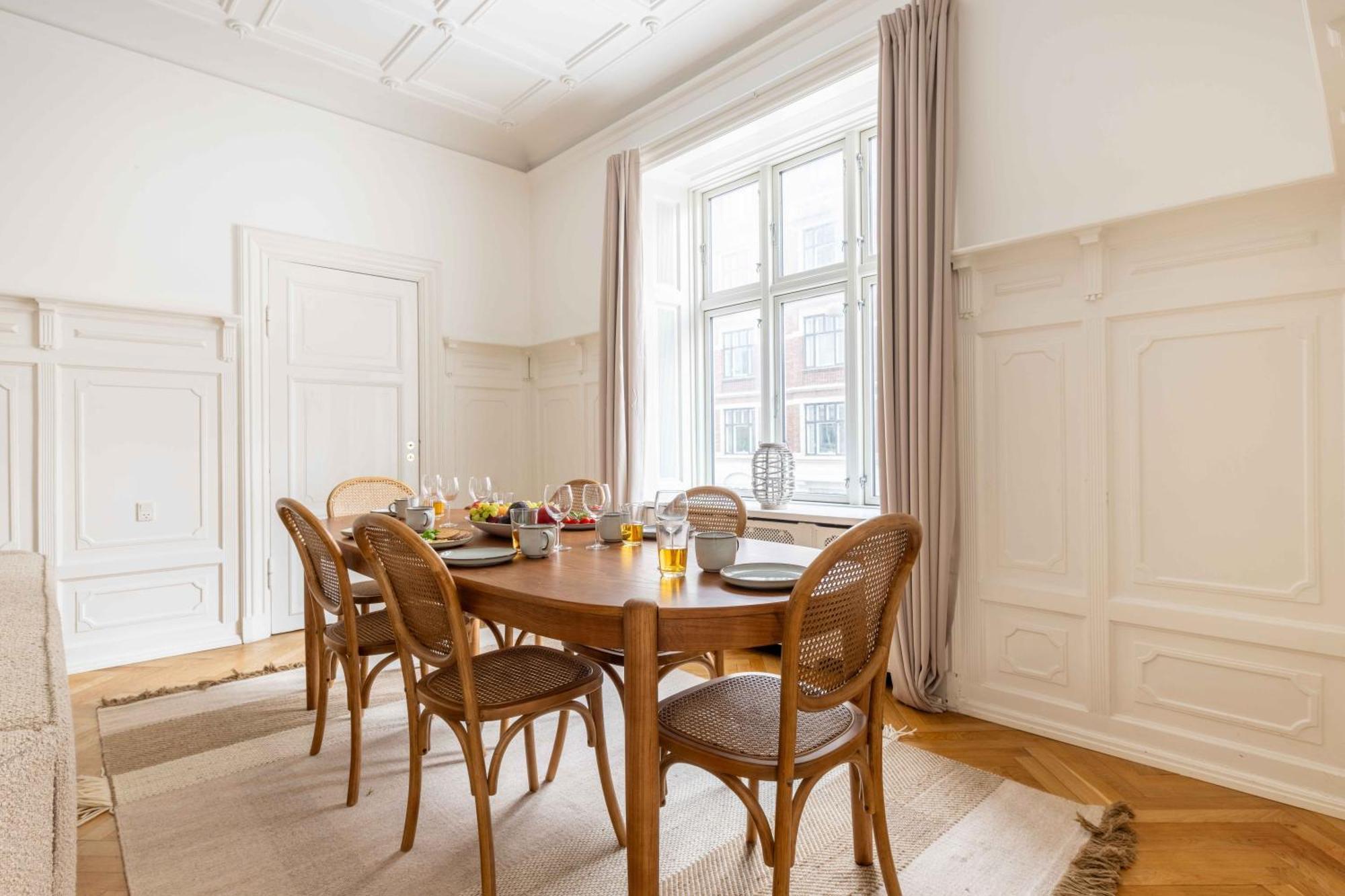 Apartment Large Flats In By Tivoli Gardens *