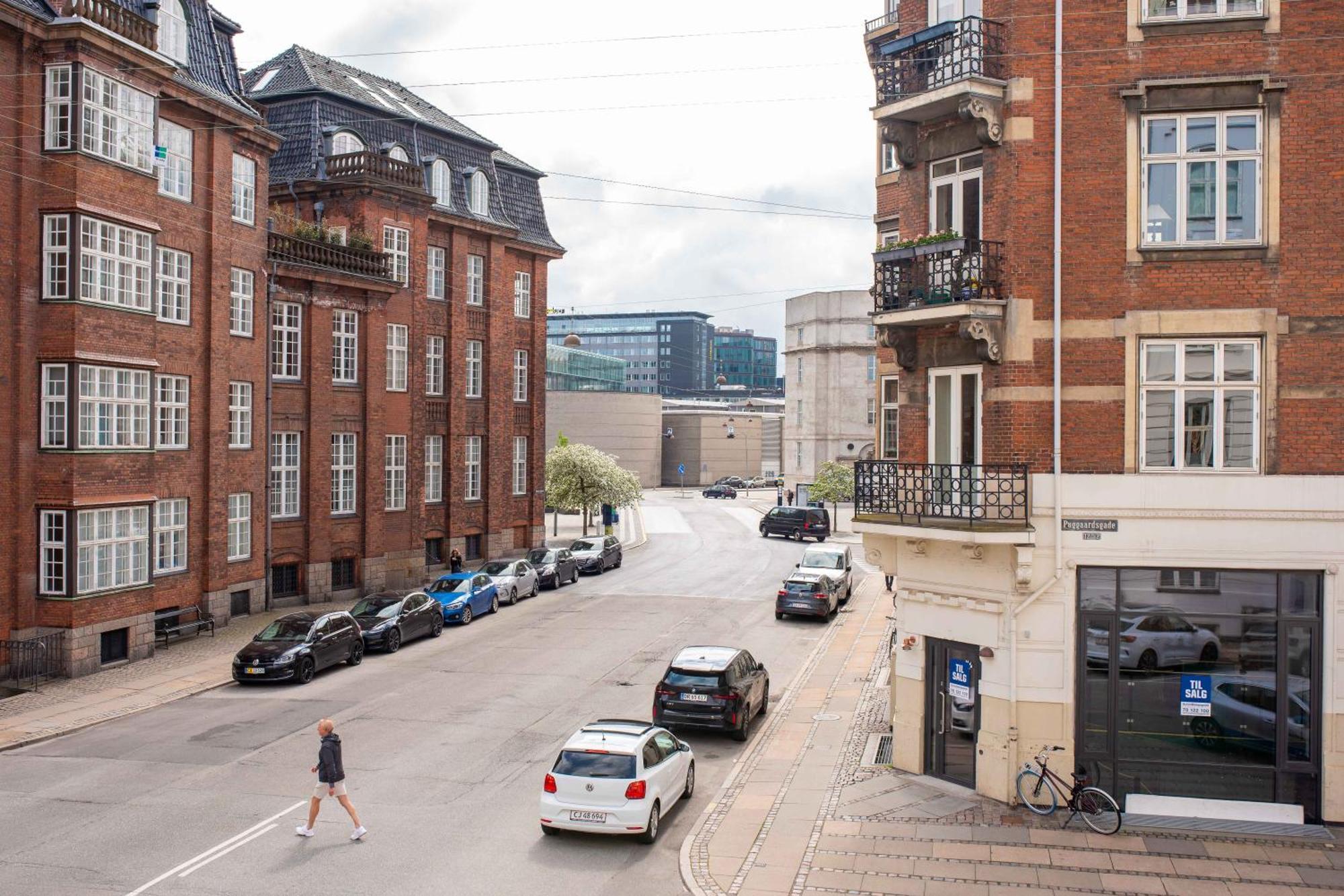 Apartment Large Flats In By Tivoli Gardens