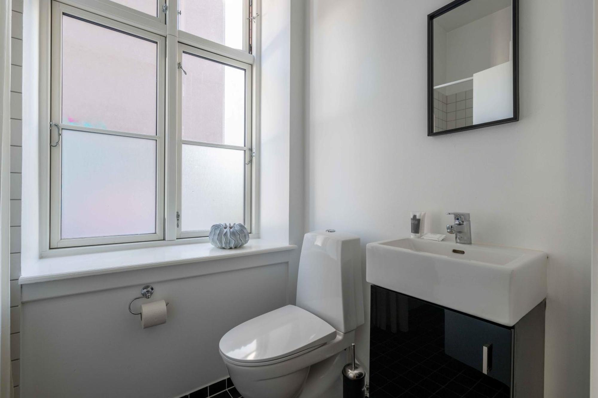Perfect Couples Retreat In Urban Area Apartment