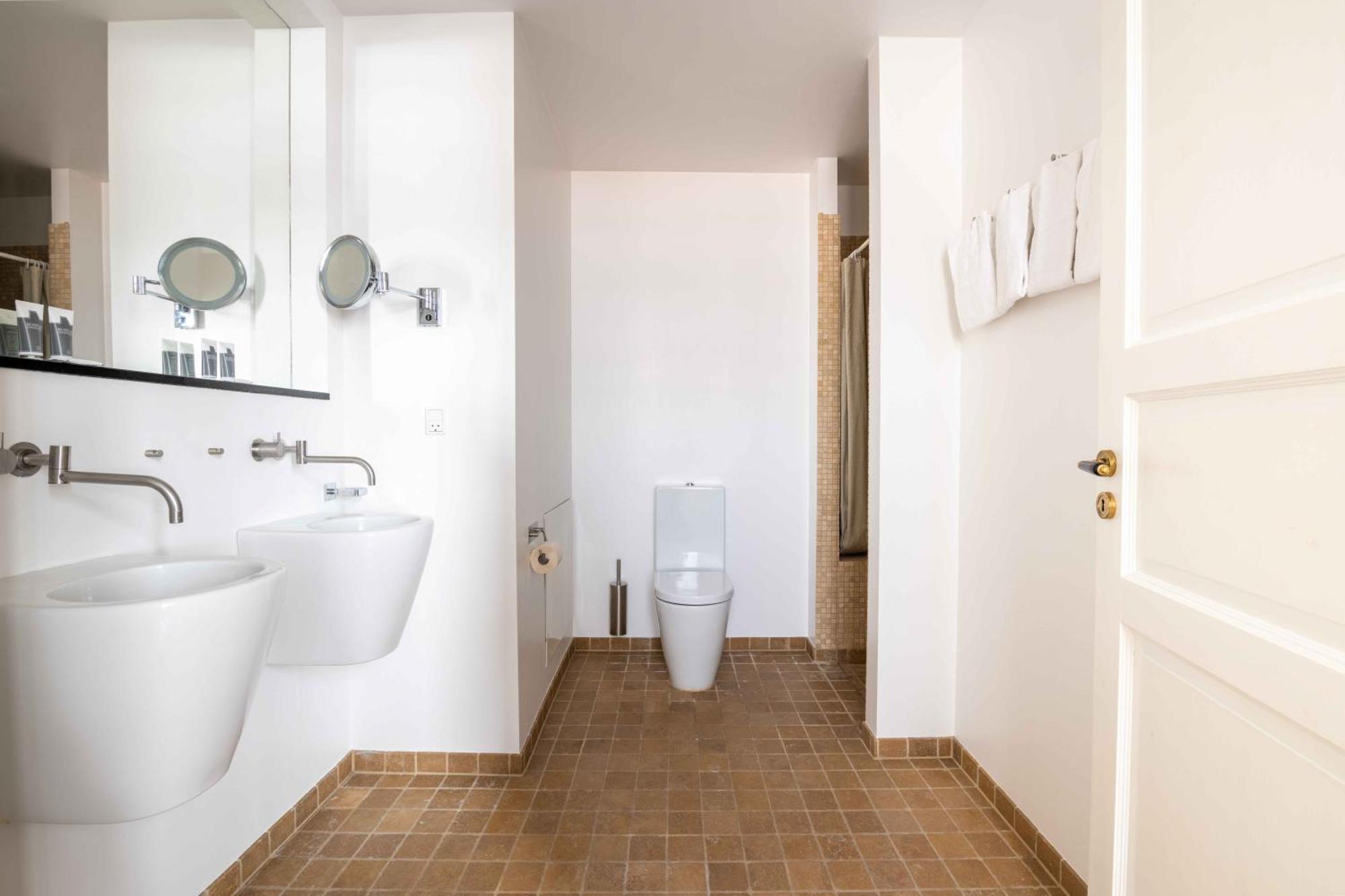 Deluxe Apartment At Perfect Location Apartment
