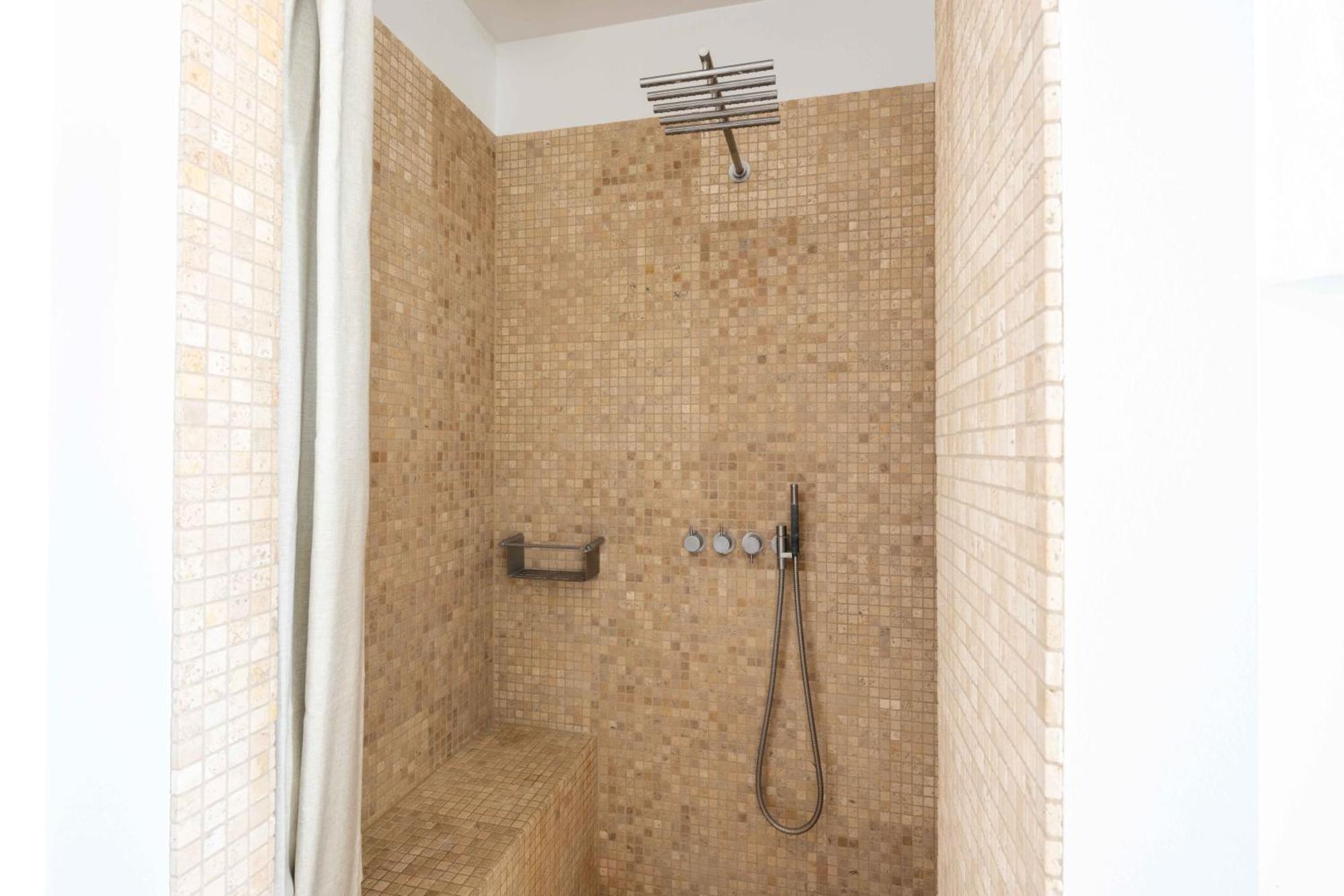 Deluxe Flat At Perfect Location
