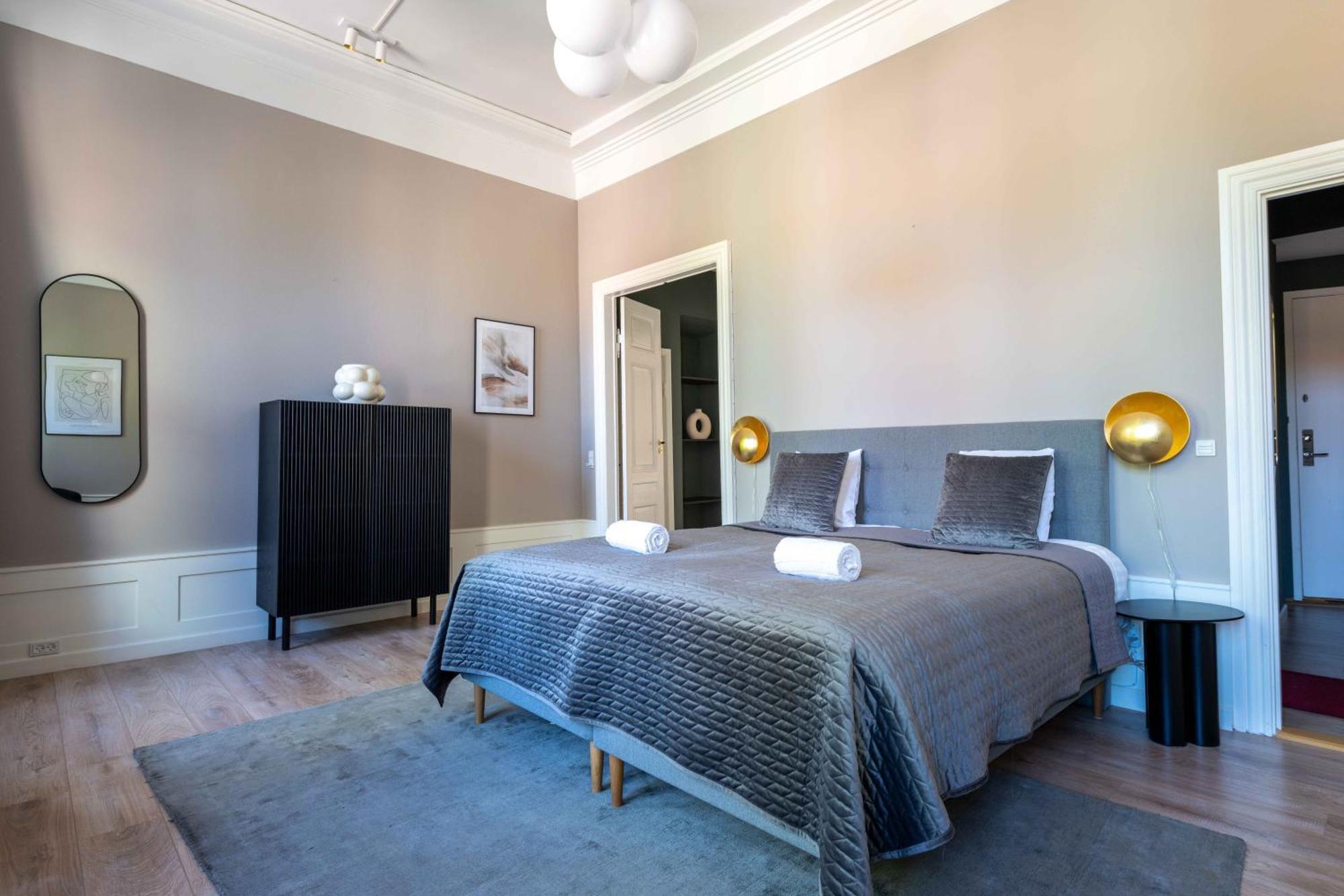 Deluxe Flat At Perfect Location *