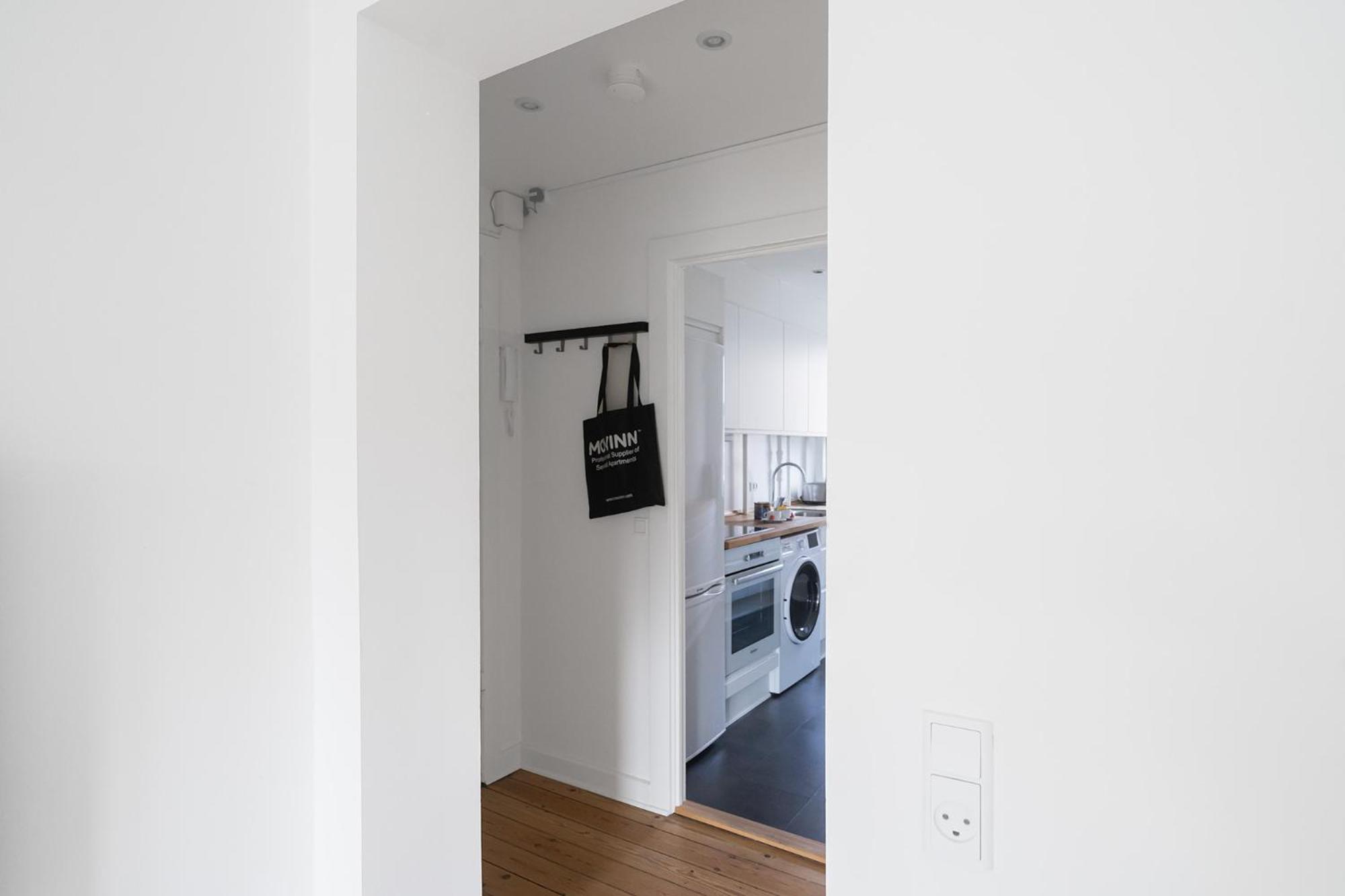 Refurbished 1-bed Close To Metro And Airport