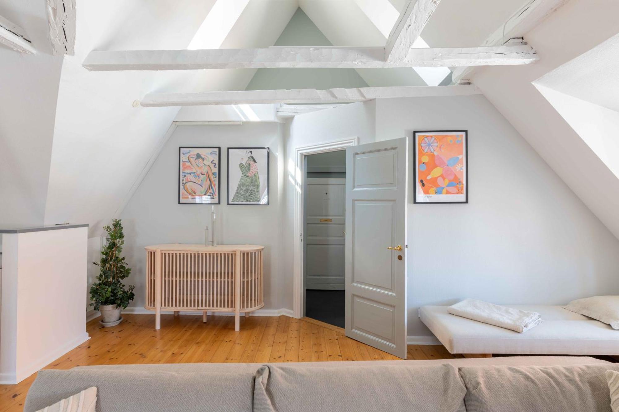 Unique W Exposed Beams Next To Tivoli Apartamento