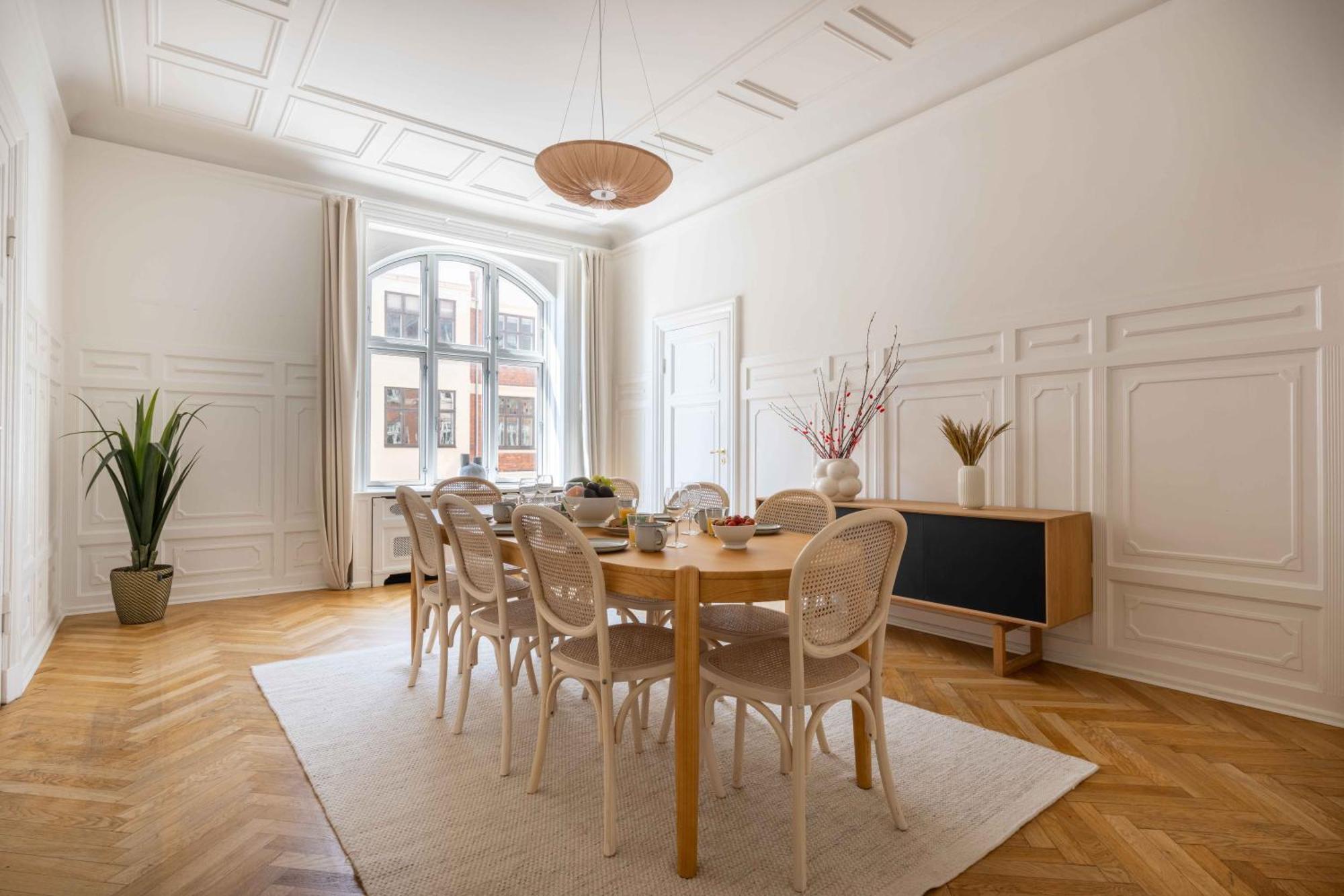 Lovely 3br Manor Flat 5 Min From Tivoli Gardens Apartment *