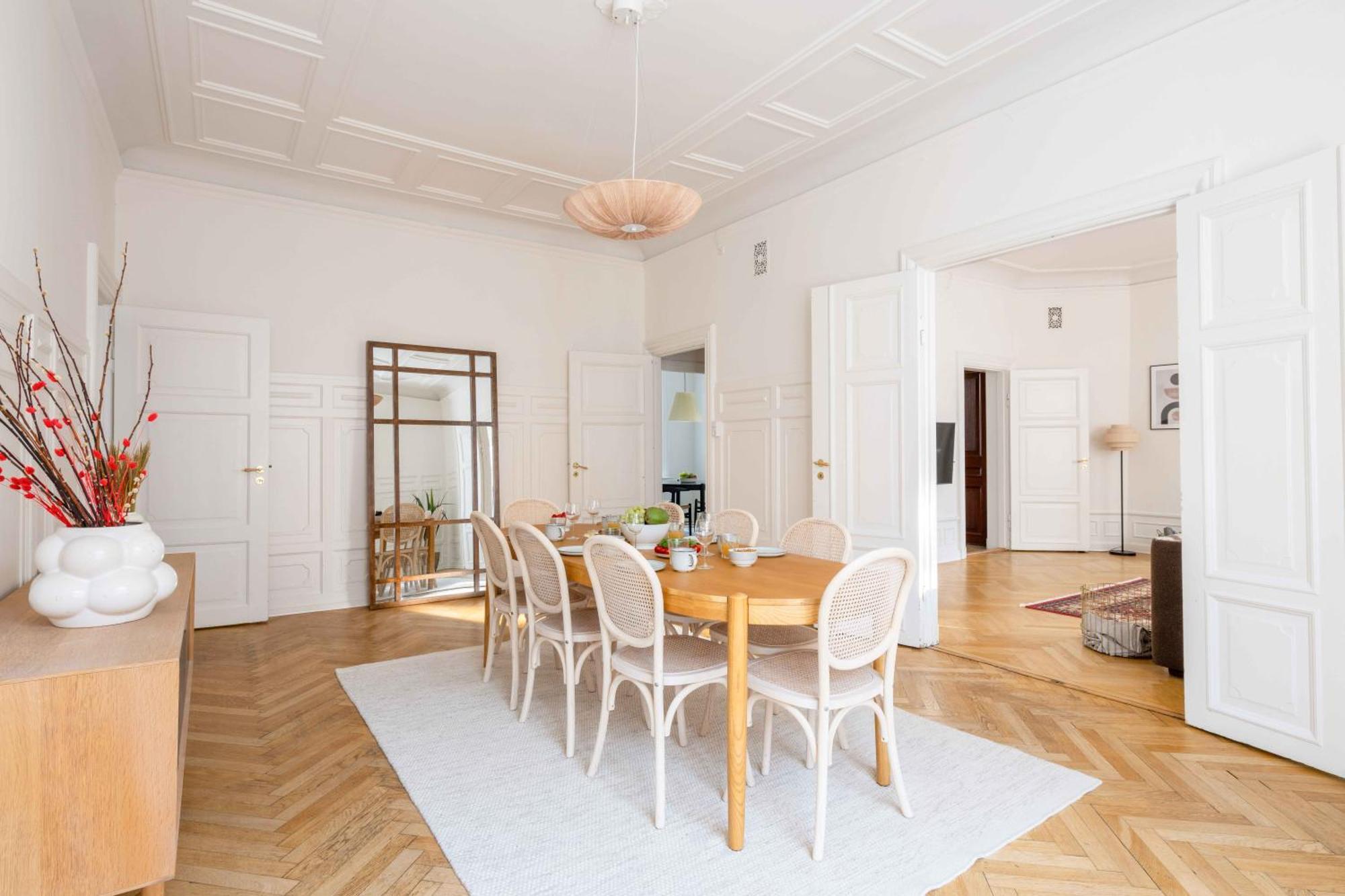 Lovely 3br Manor Flat 5 Min From Tivoli Gardens *
