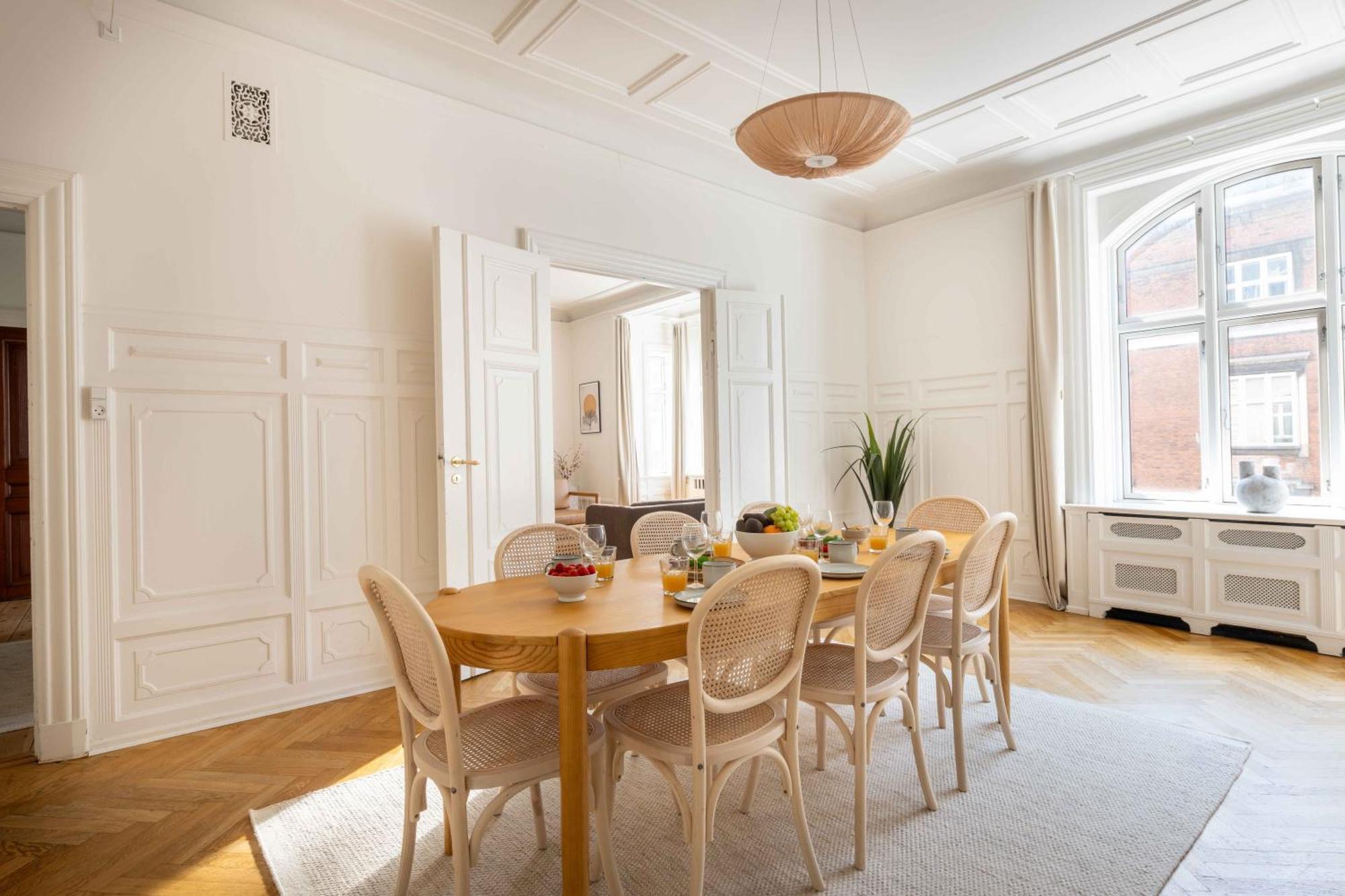 Lovely 3br Manor Flat 5 Min From Tivoli Gardens Copenhagen
