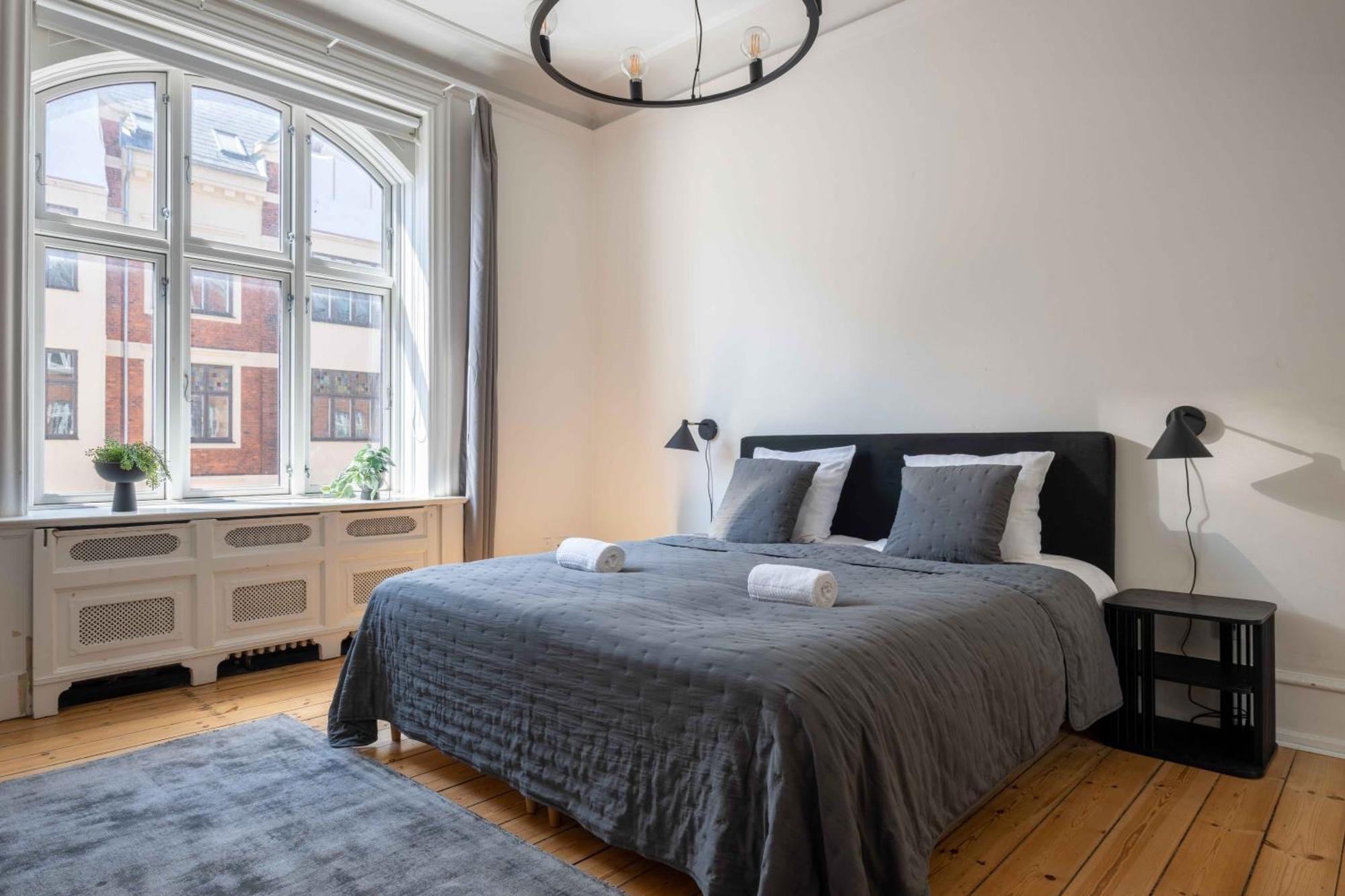 Lovely 3br Manor Flat 5 Min From Tivoli Gardens * Copenhagen